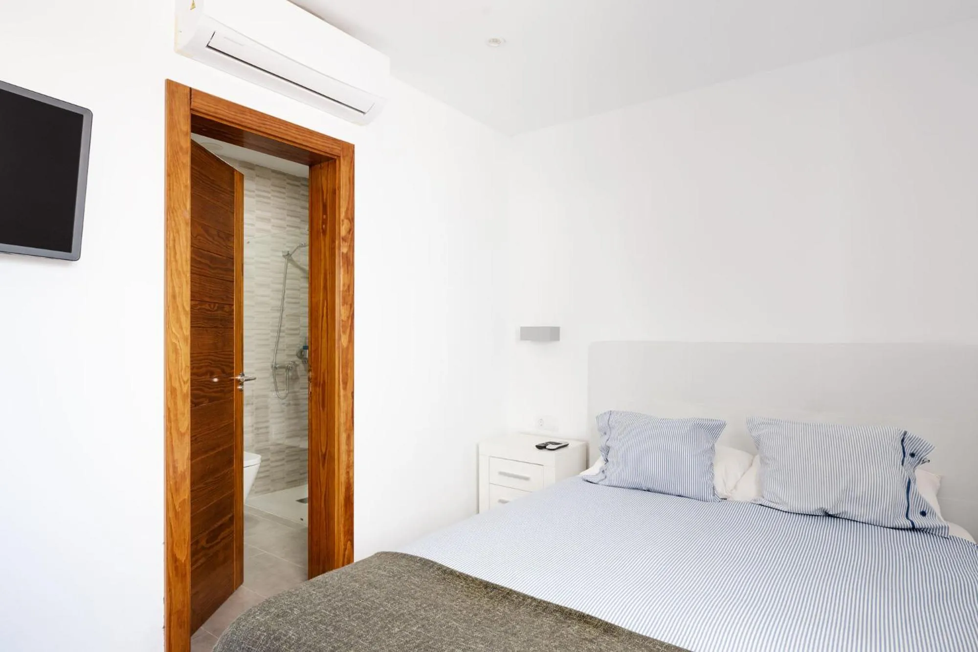 Photo of the whole room, Bed in Villas de la Marina