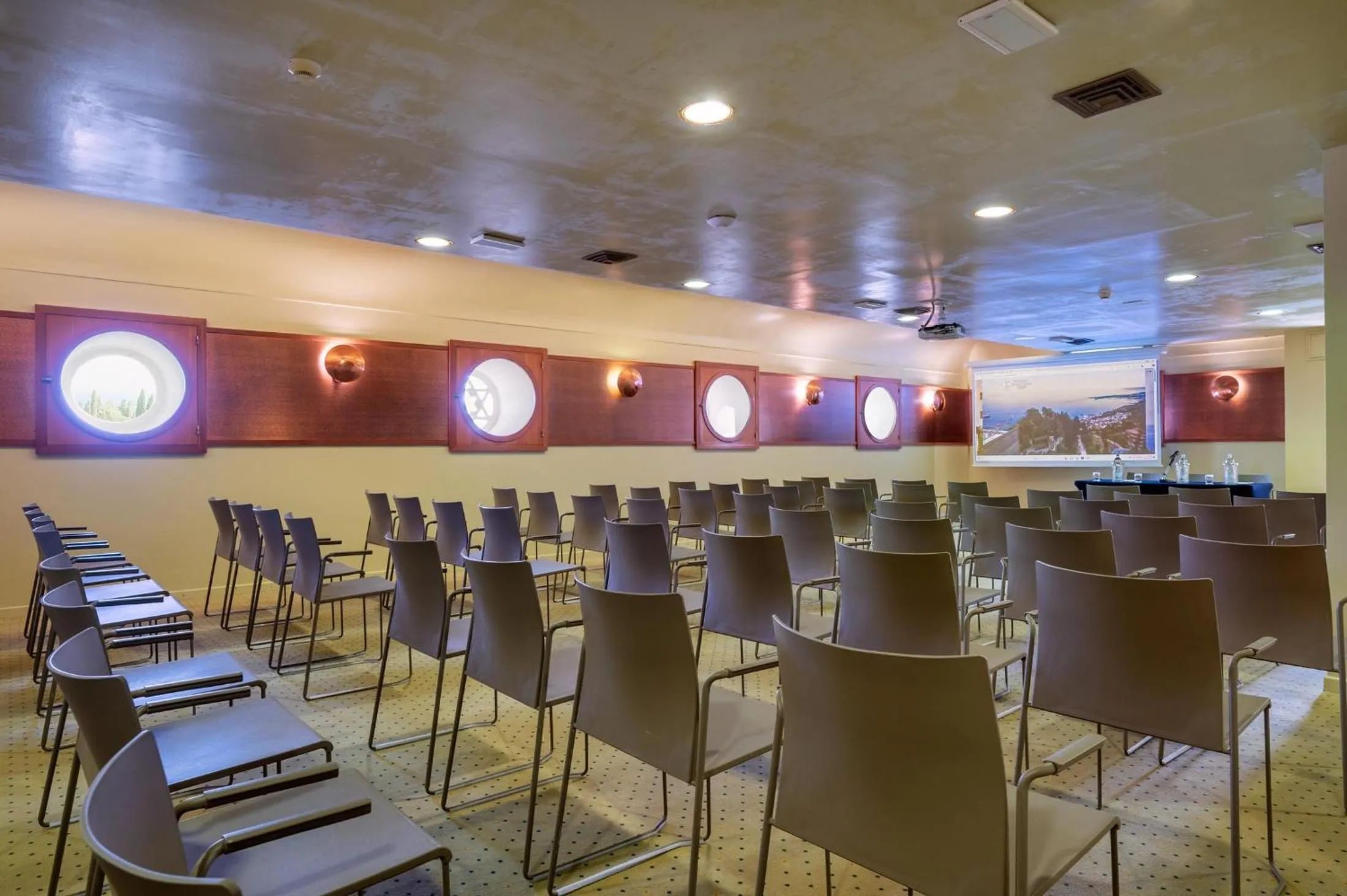 Business facilities in Excelsior Palace Hotel