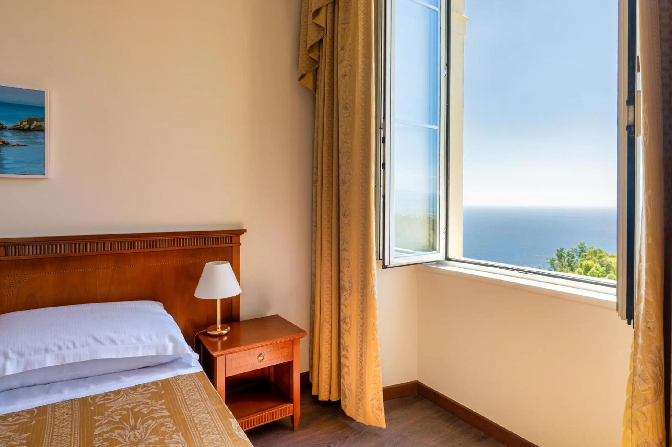 Bed in Excelsior Palace Hotel