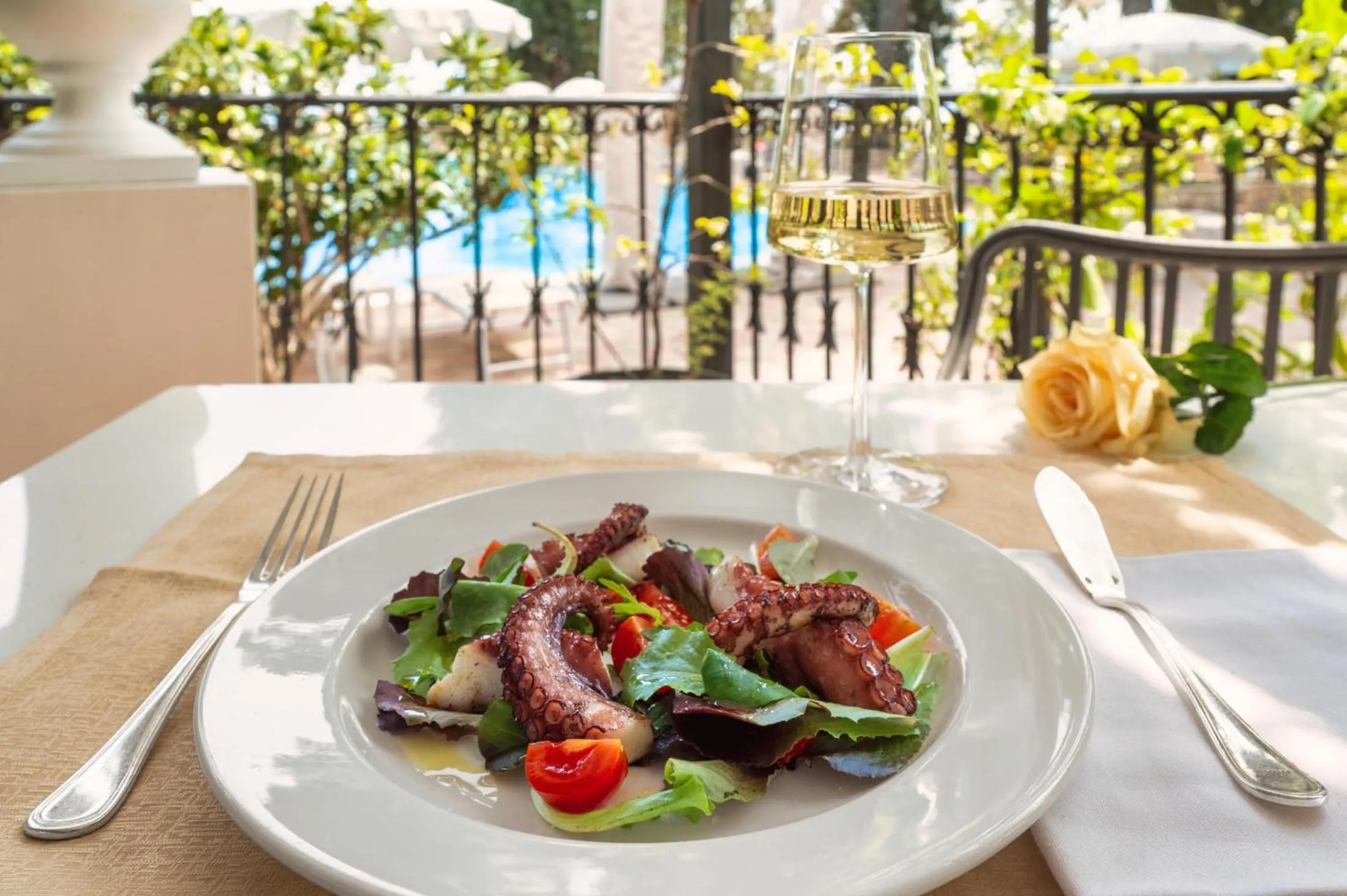 Restaurant/places to eat in Excelsior Palace Hotel