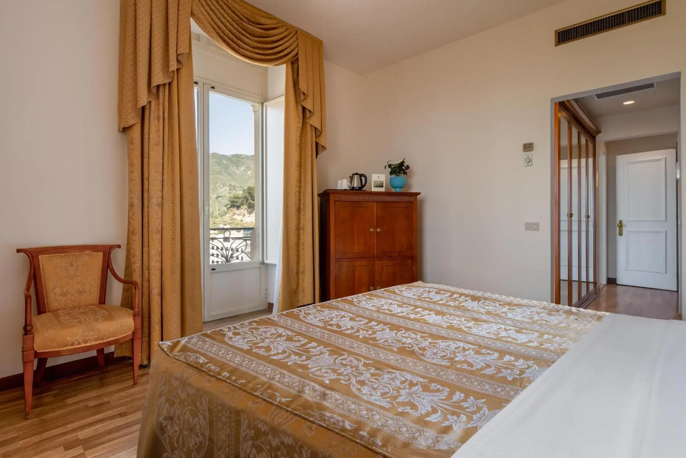 Bed in Excelsior Palace Hotel Bed in Excelsior Palace Hotel