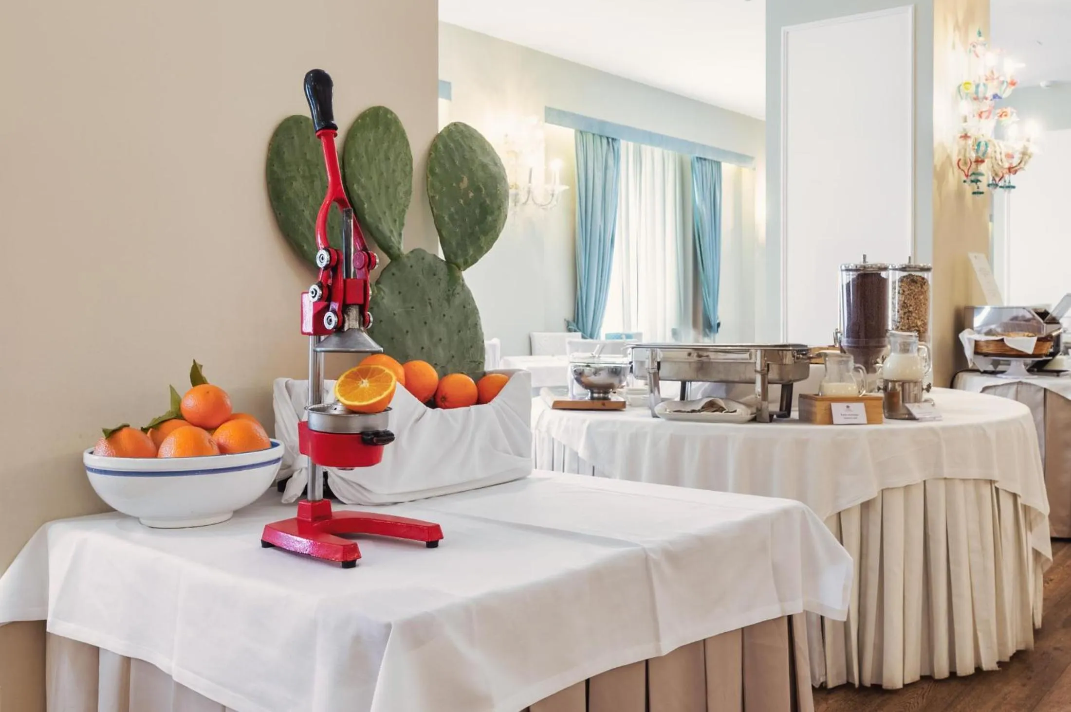 Restaurant/places to eat in Excelsior Palace Hotel