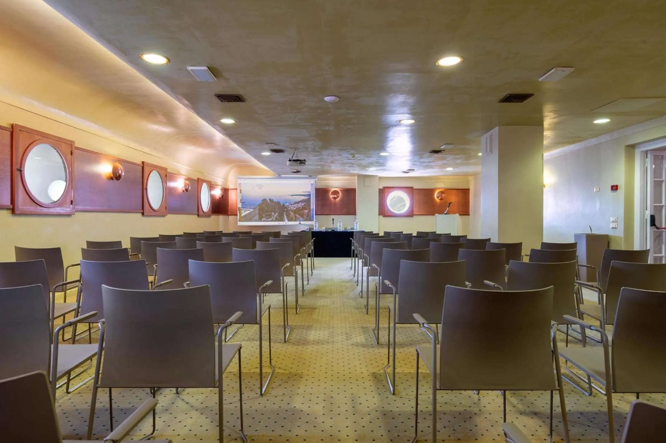 Business facilities in Excelsior Palace Hotel