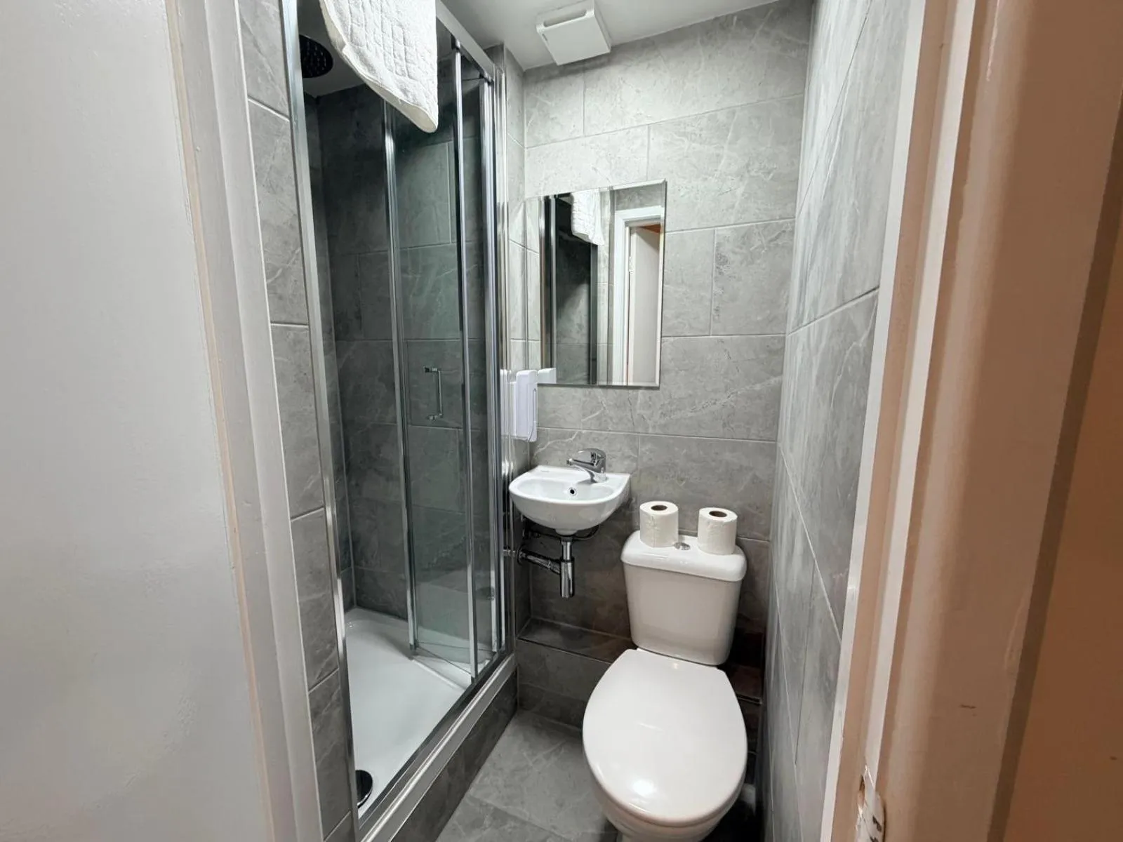 Shower in Kings Cross Hotel London