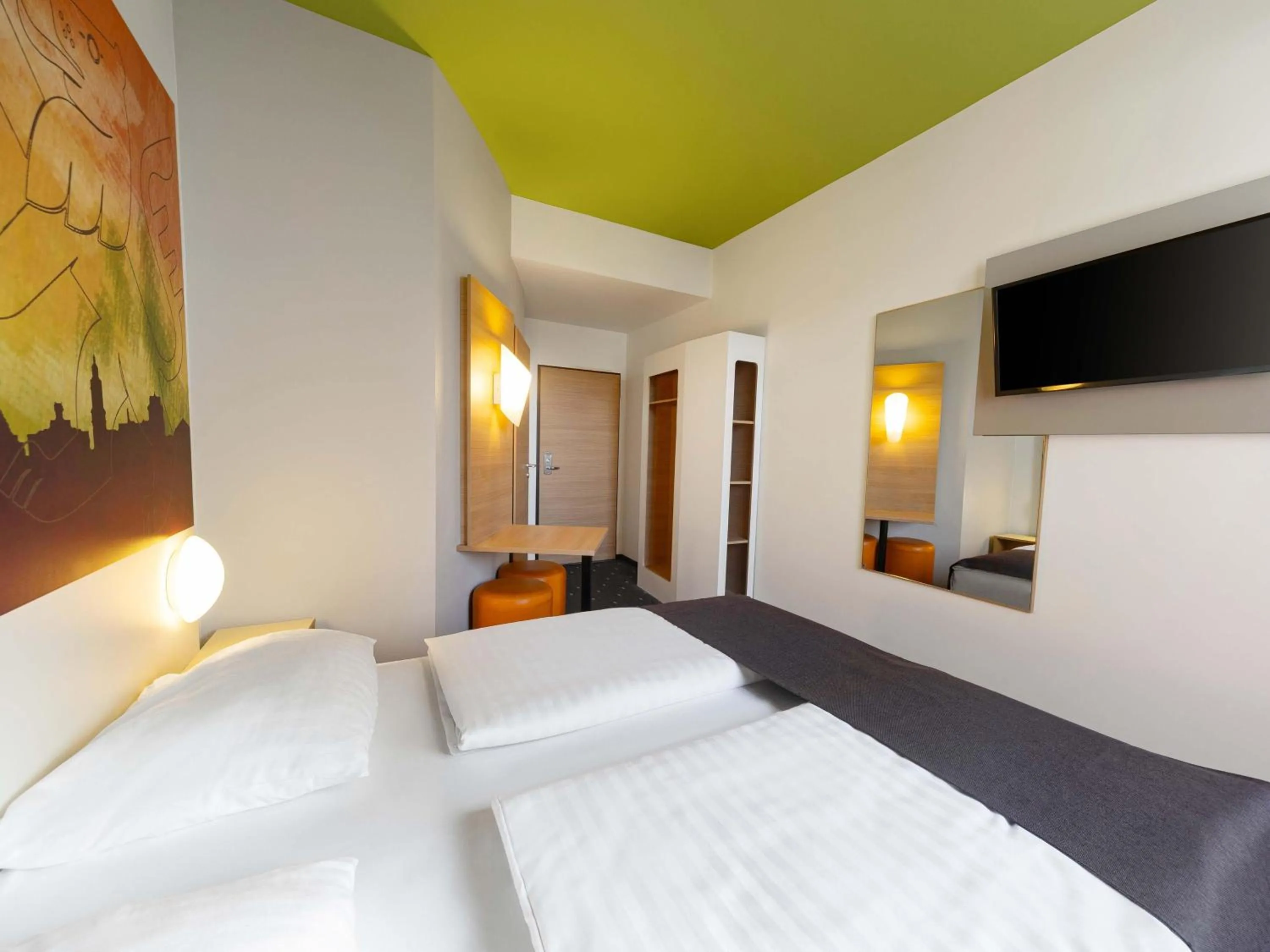 Photo of the whole room, Bed in B&B Hotel Weimar