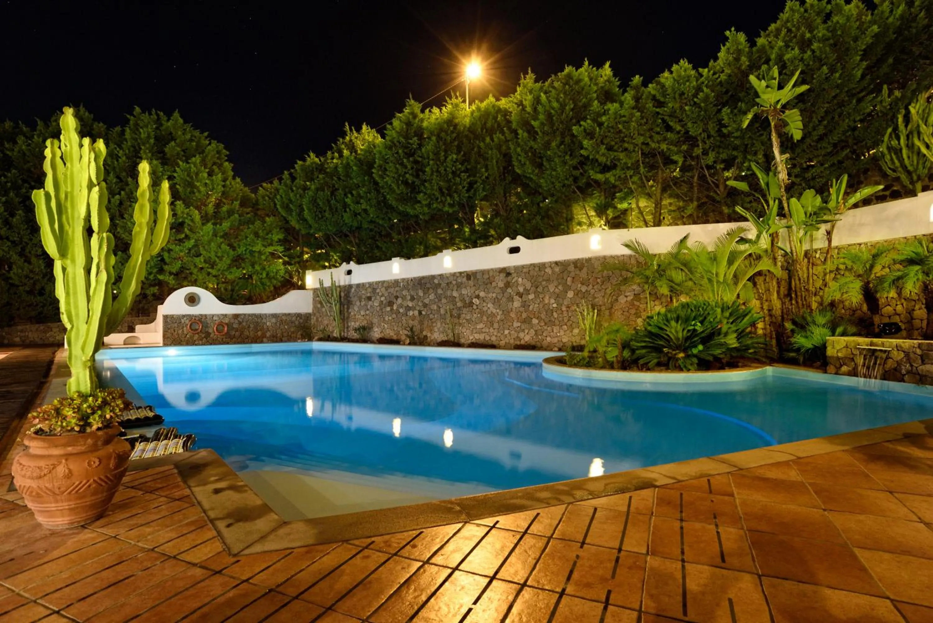 Swimming pool in Gattopardo Park Hotel