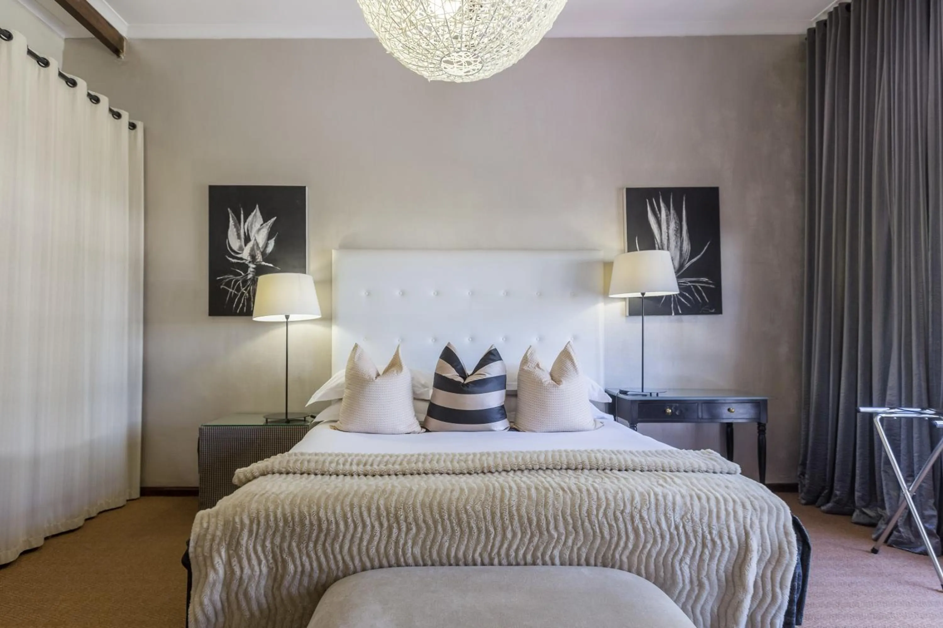 Bed in Lairds Lodge Country Estate