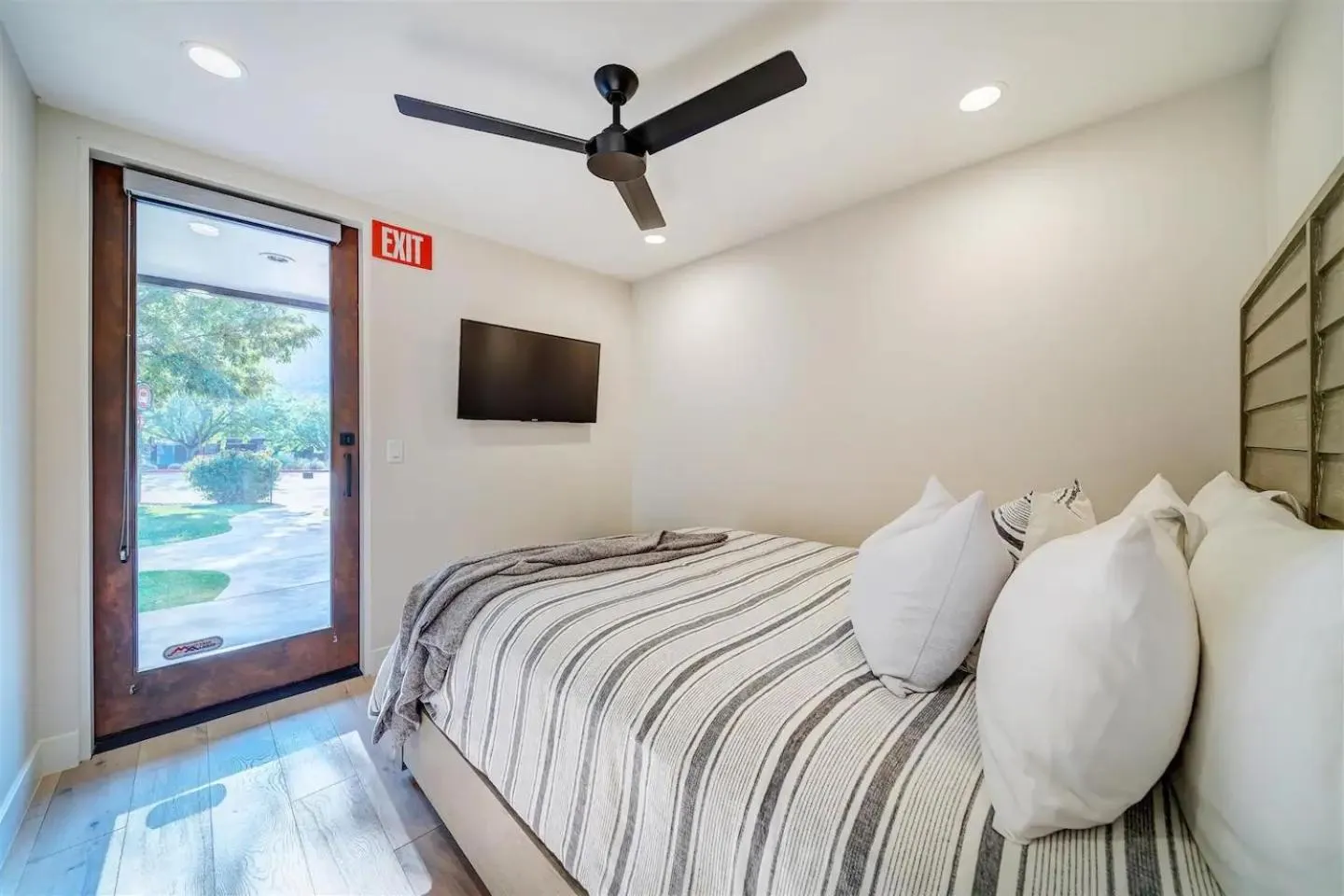 Bed in LaFave Luxury Rentals at Zion