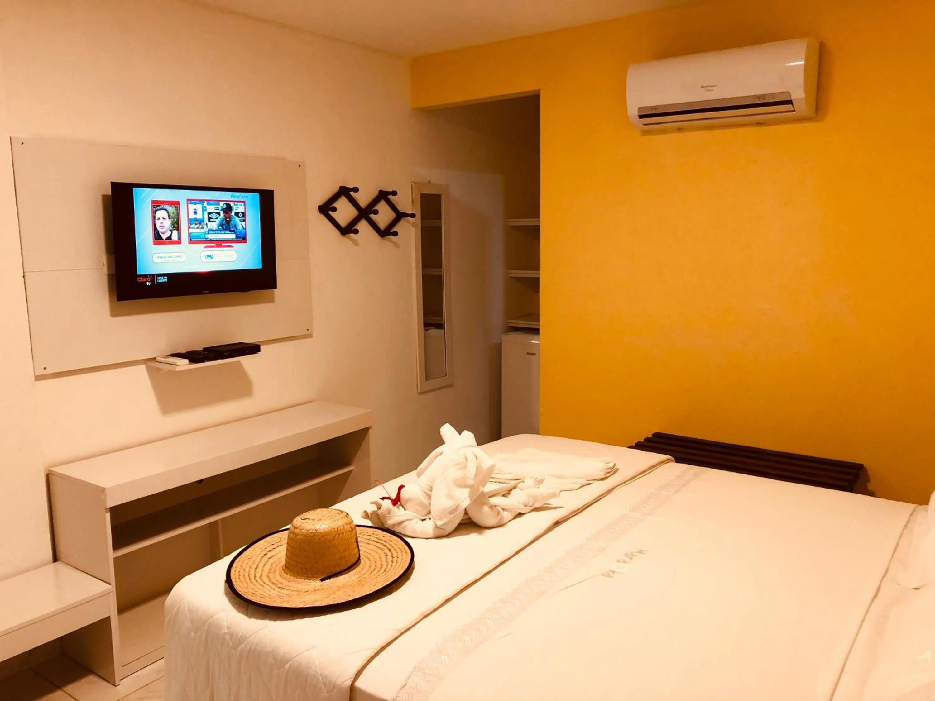 Bedroom, Bed in Pousada Maraoka