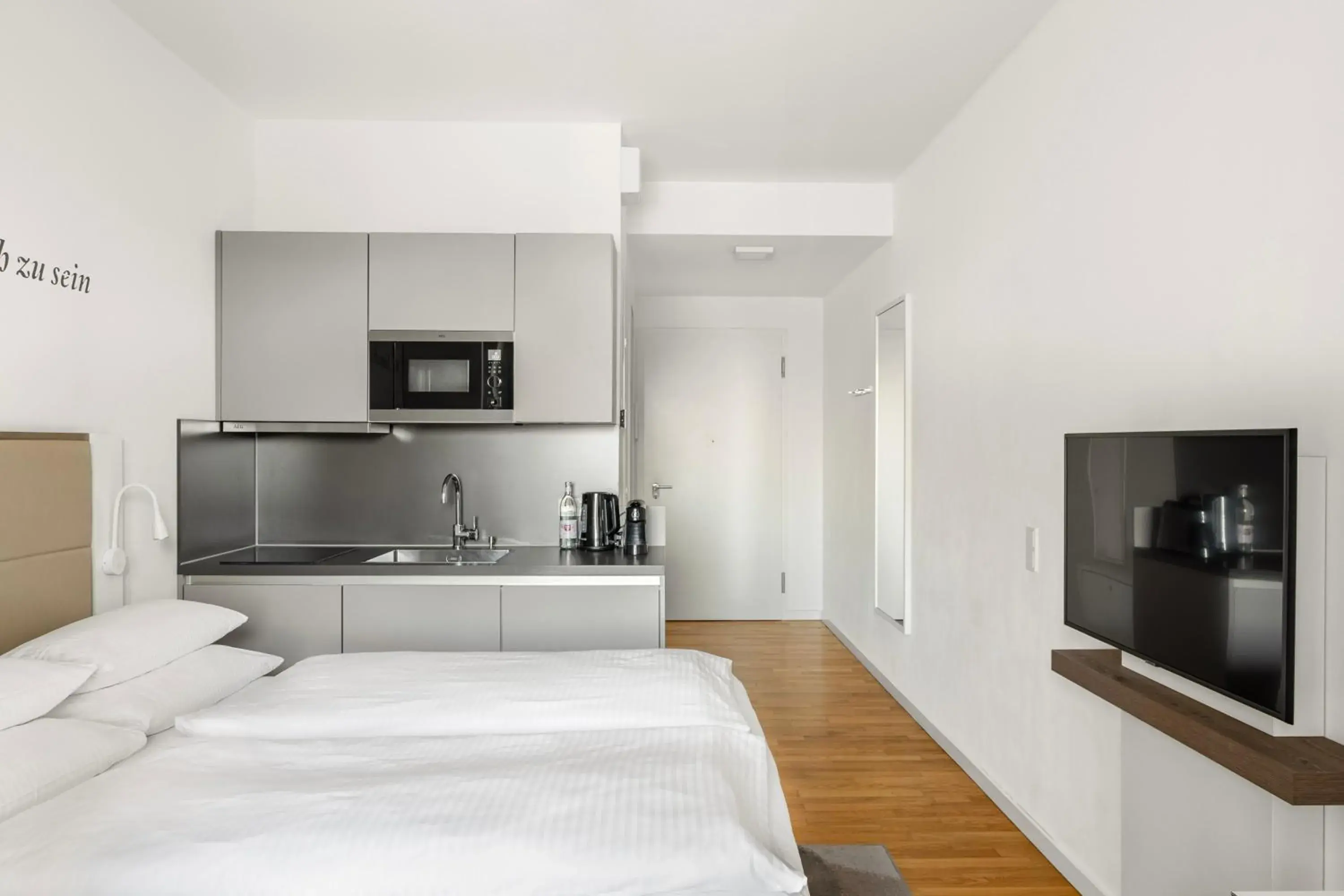 Photo of the whole room, Bed in HighPark Berlin am Potsdamer Platz Photo of the whole room, Bed in HighPark Berlin am Potsdamer Platz