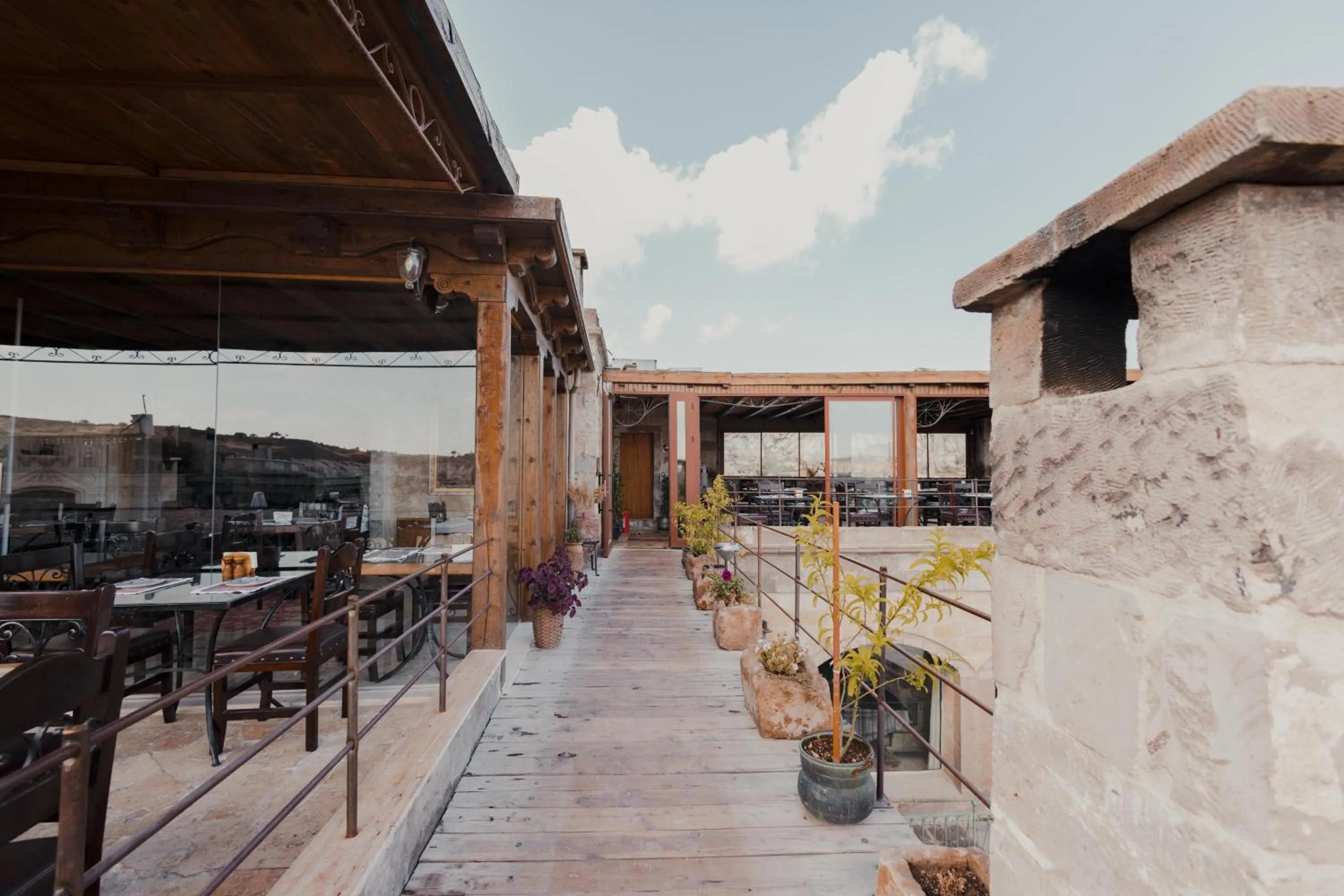 Restaurant/places to eat in Sultan Cave Suites