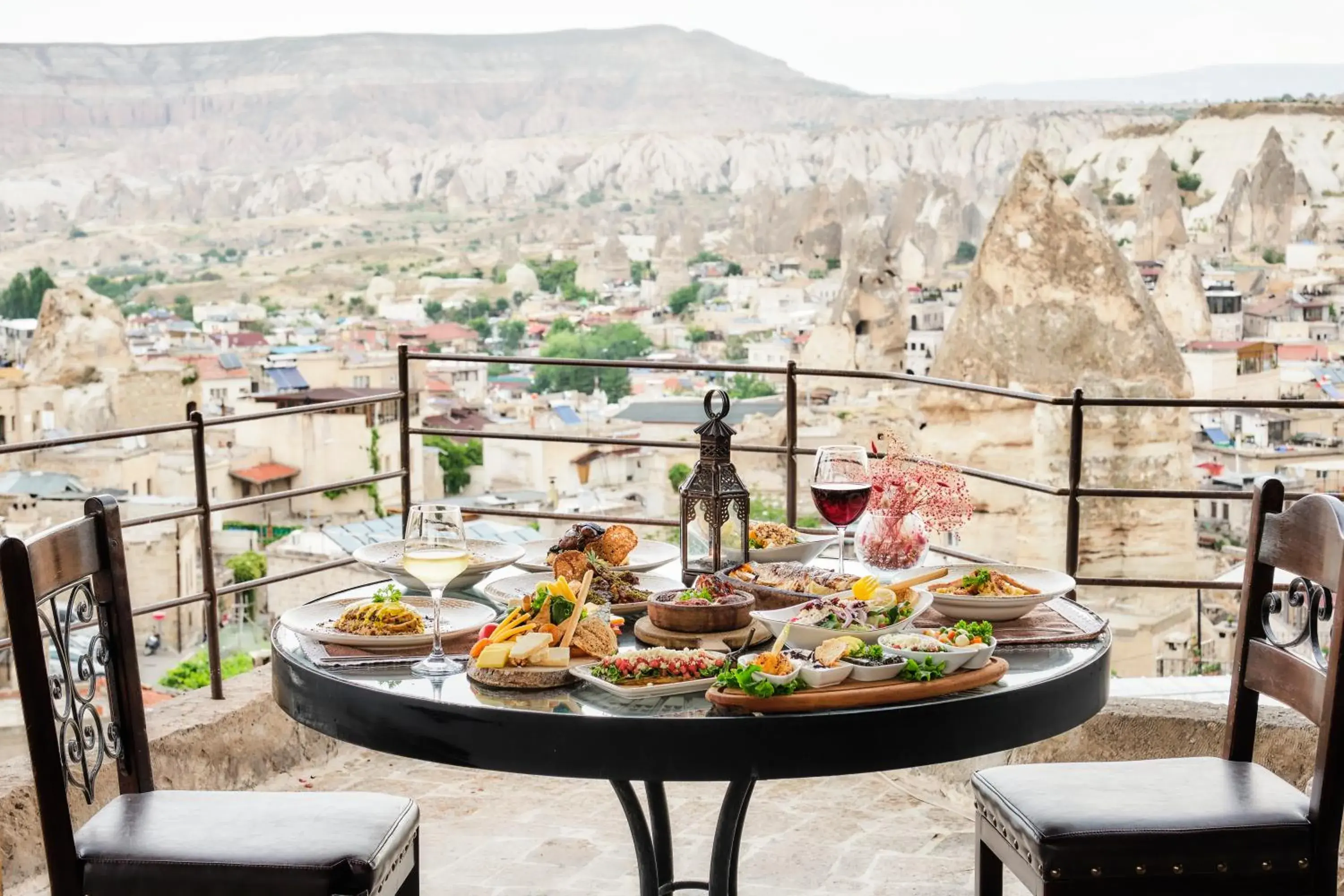 Restaurant/places to eat in Sultan Cave Suites Restaurant/places to eat in Sultan Cave Suites