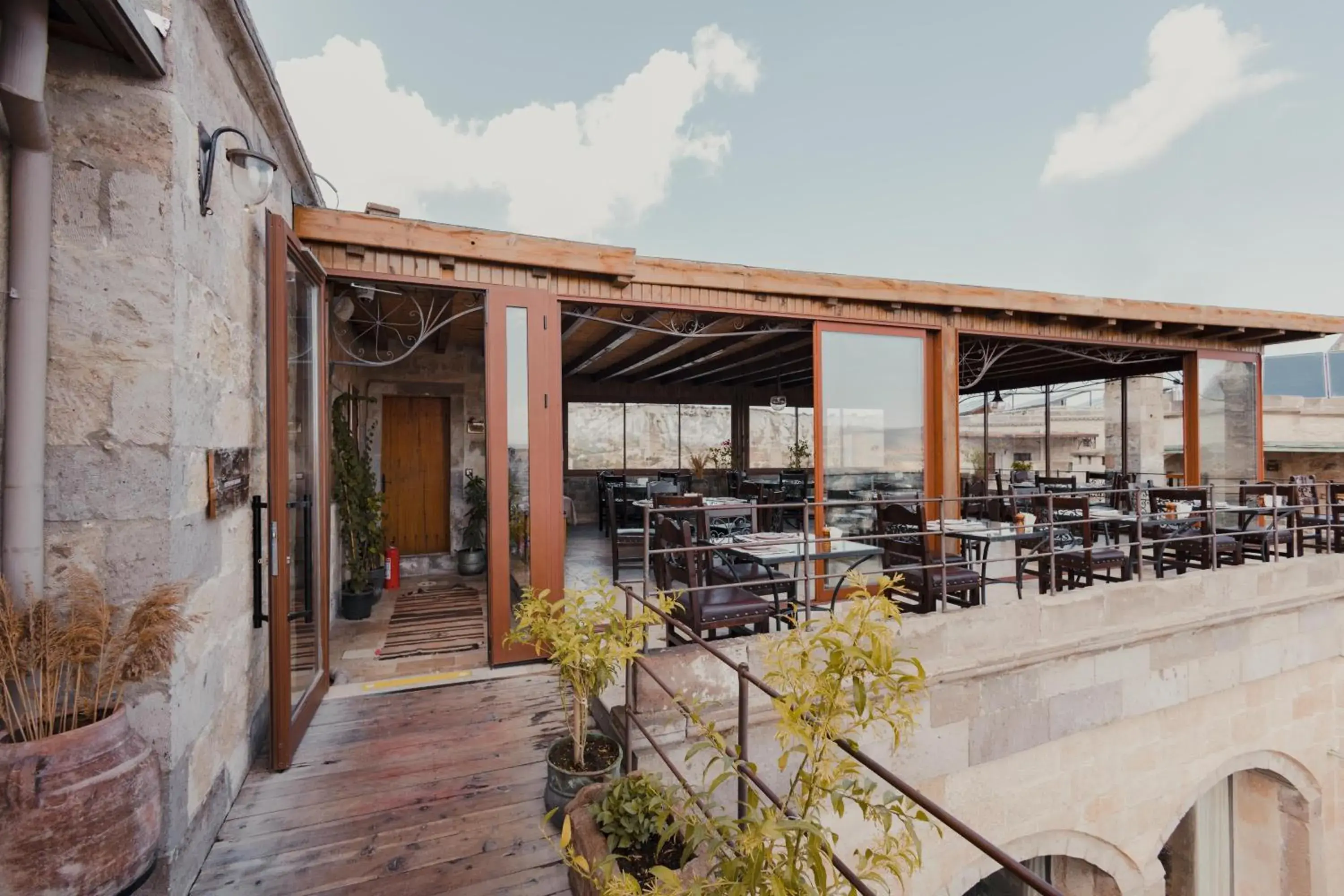 Restaurant/places to eat in Sultan Cave Suites Restaurant/places to eat in Sultan Cave Suites