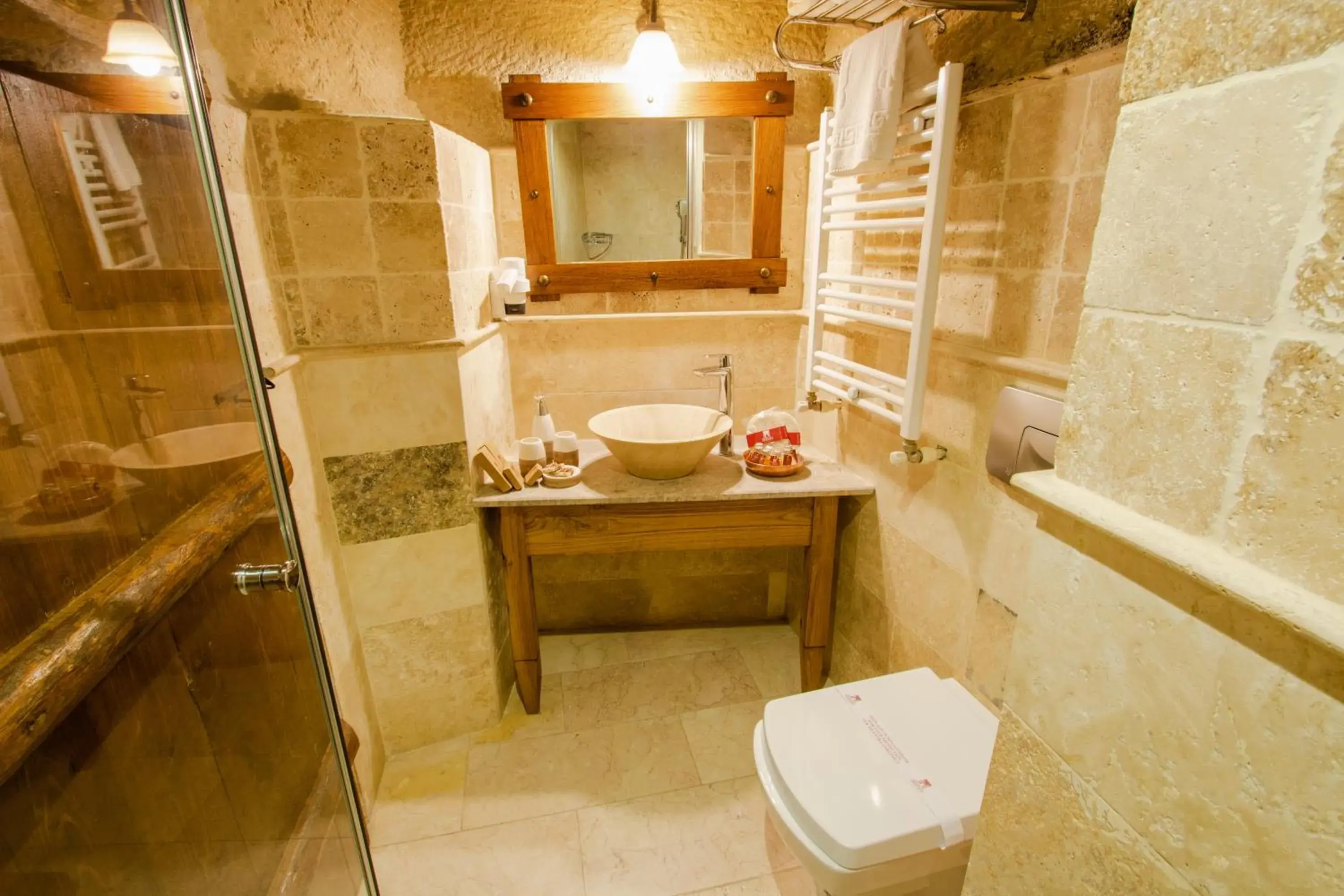 Bathroom in Sultan Cave Suites Bathroom in Sultan Cave Suites