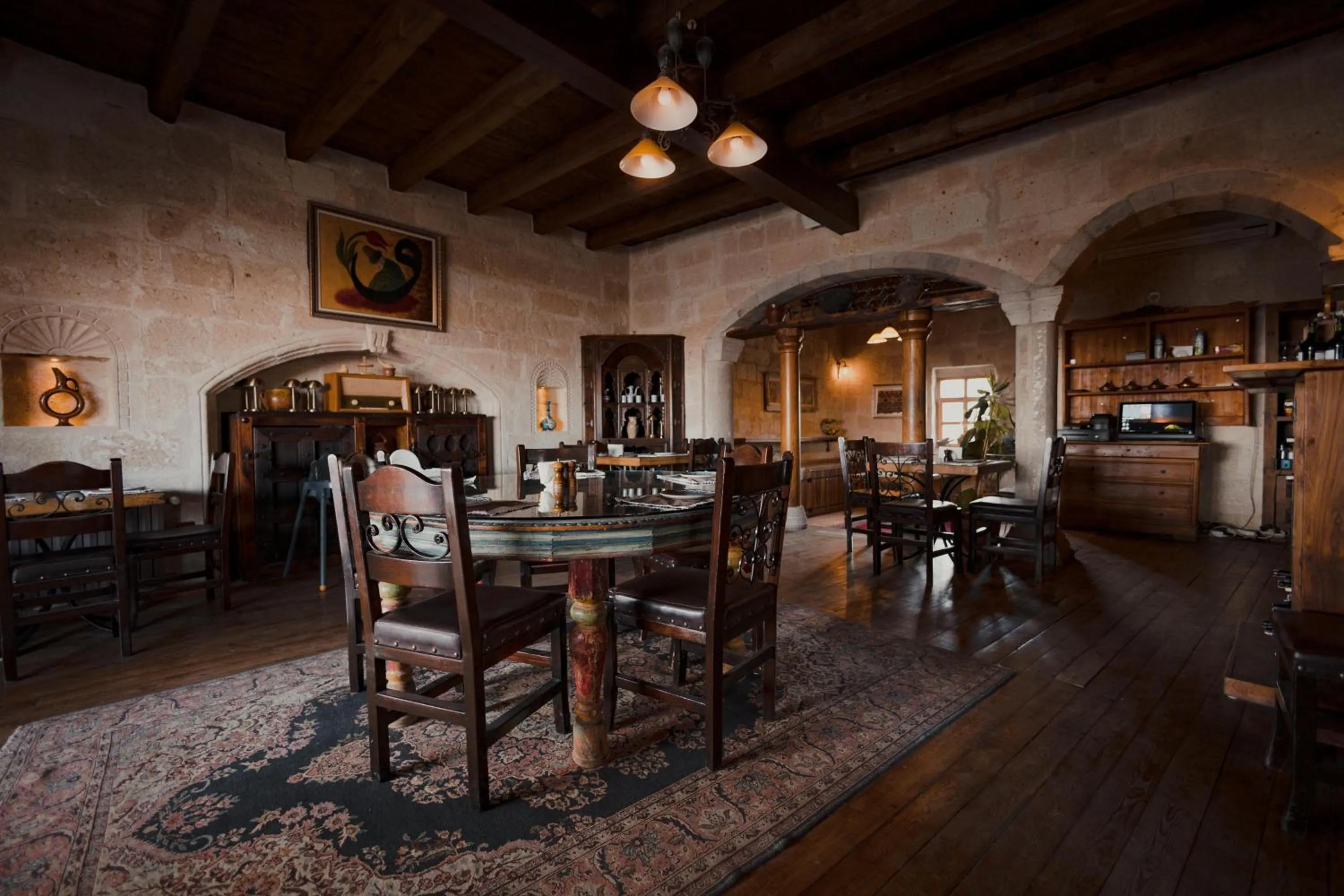 Restaurant/places to eat in Sultan Cave Suites