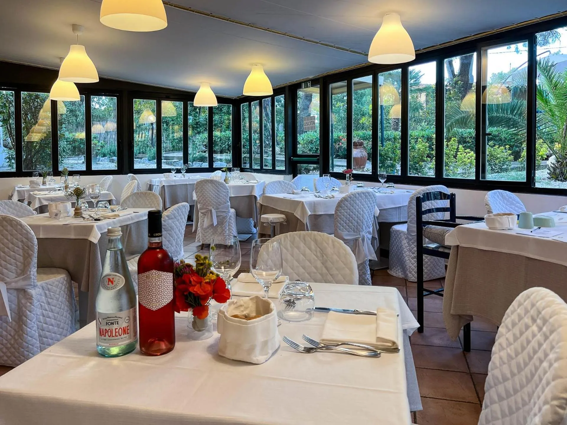 Restaurant/places to eat in Hotel Brigantino