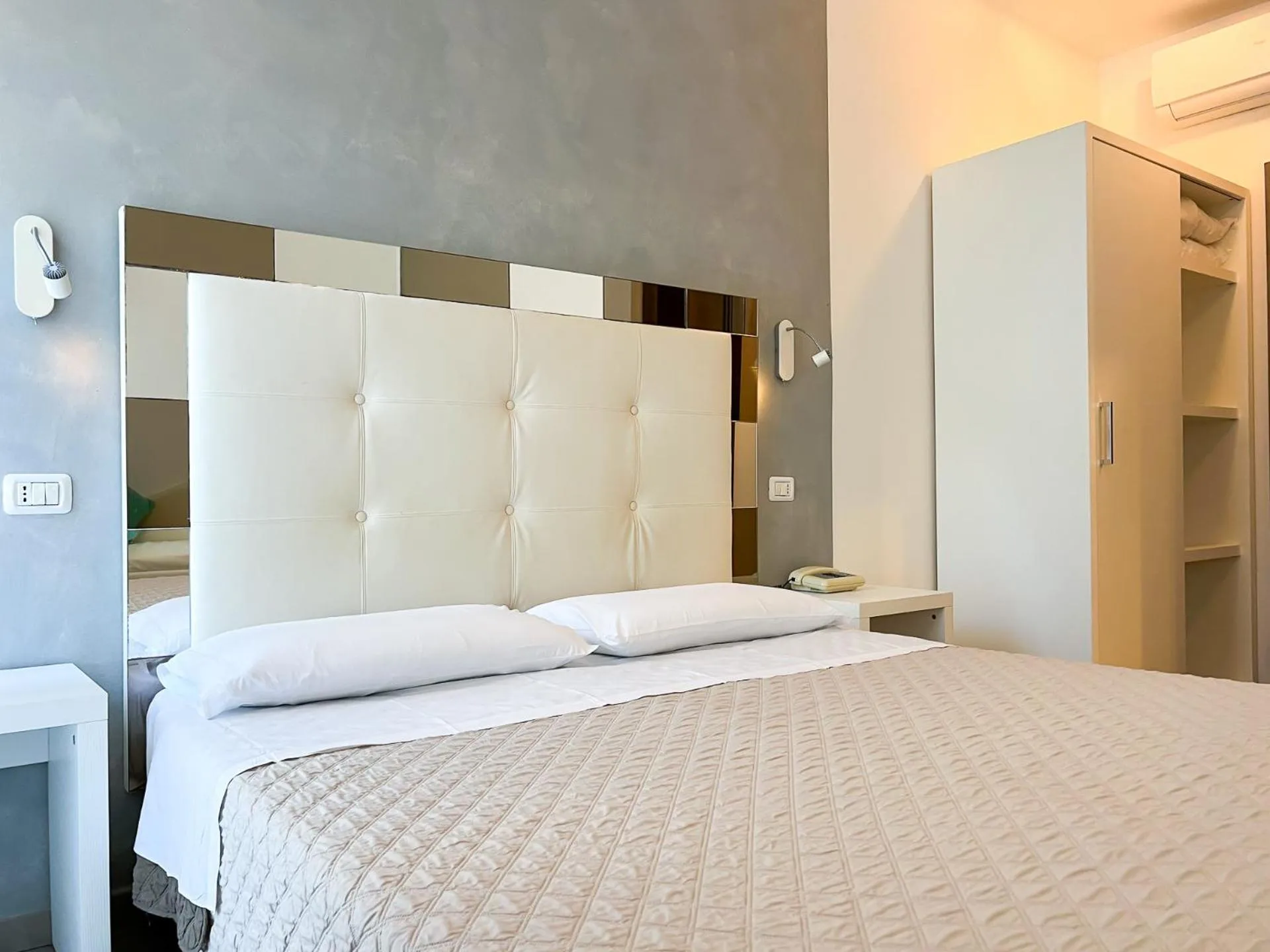 Bedroom, Bed in Hotel Brigantino