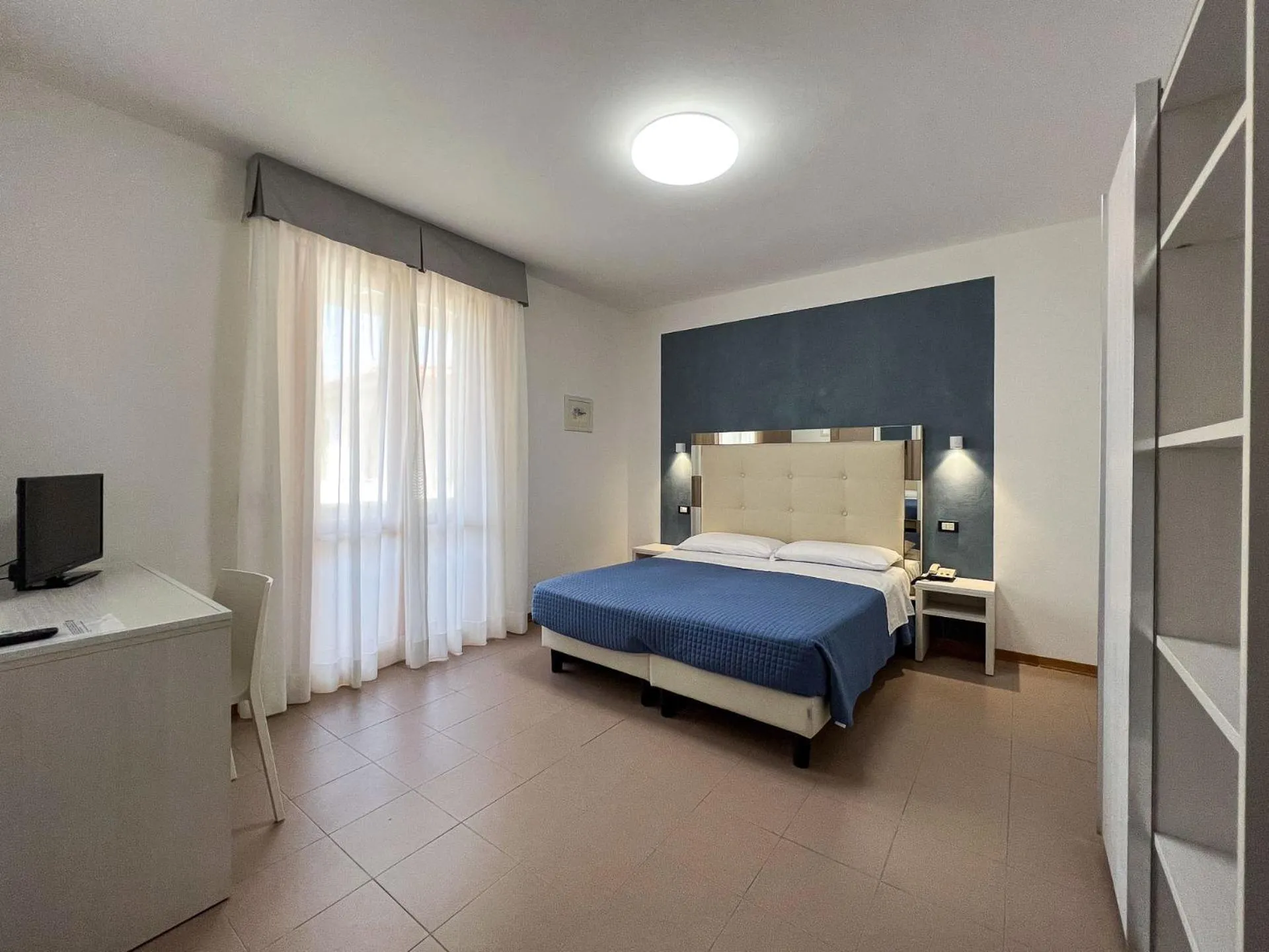 Bedroom, Bed in Hotel Brigantino