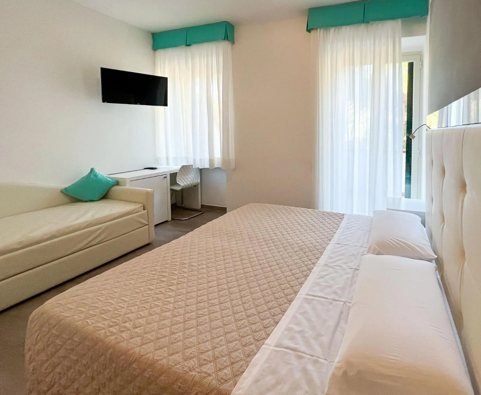 Bedroom, Bed in Hotel Brigantino