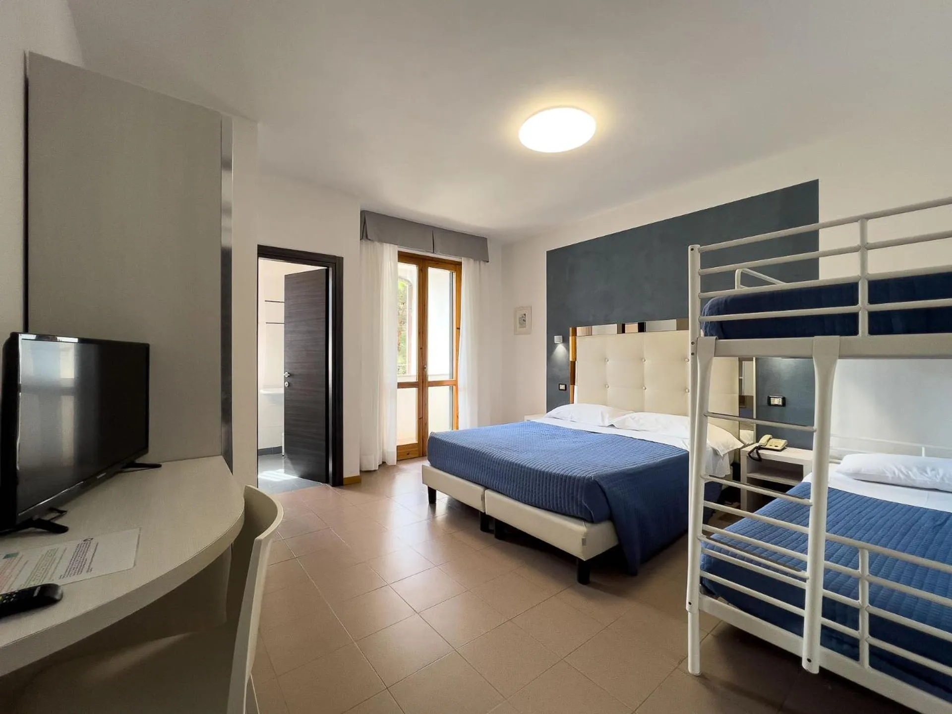 Bedroom, Bed in Hotel Brigantino