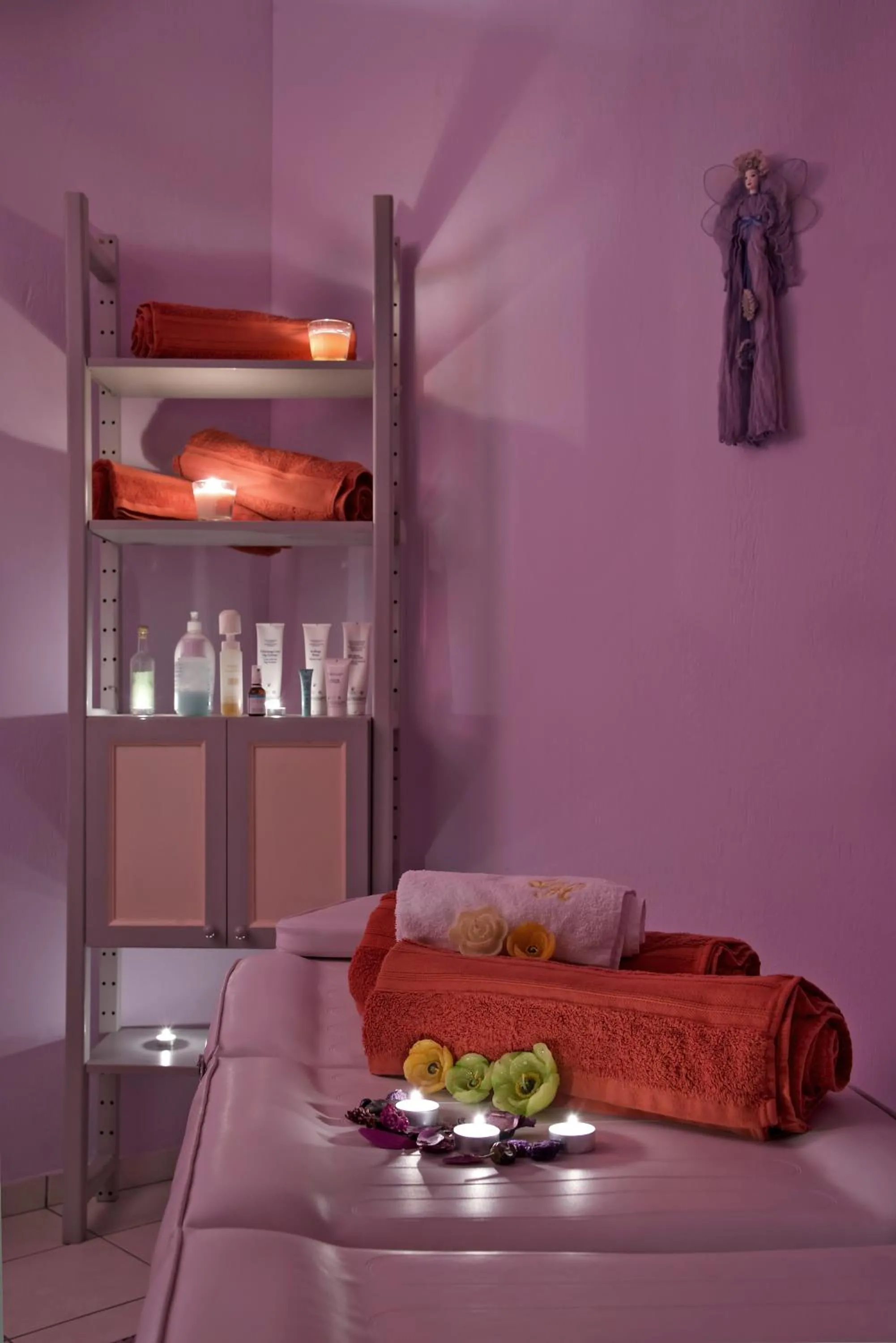 Massage in Alpen House Hotel & Suites