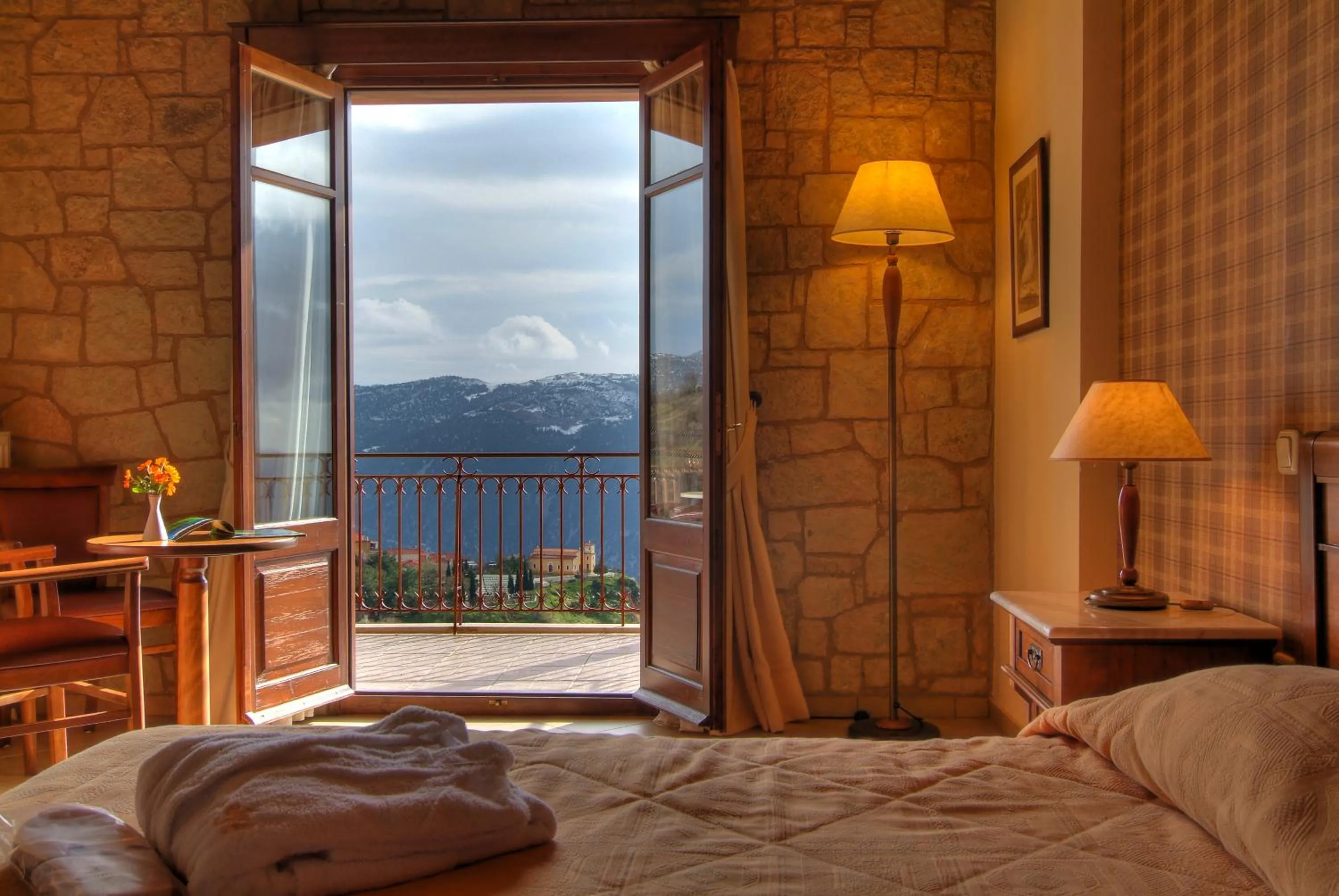 Bed in Alpen House Hotel & Suites