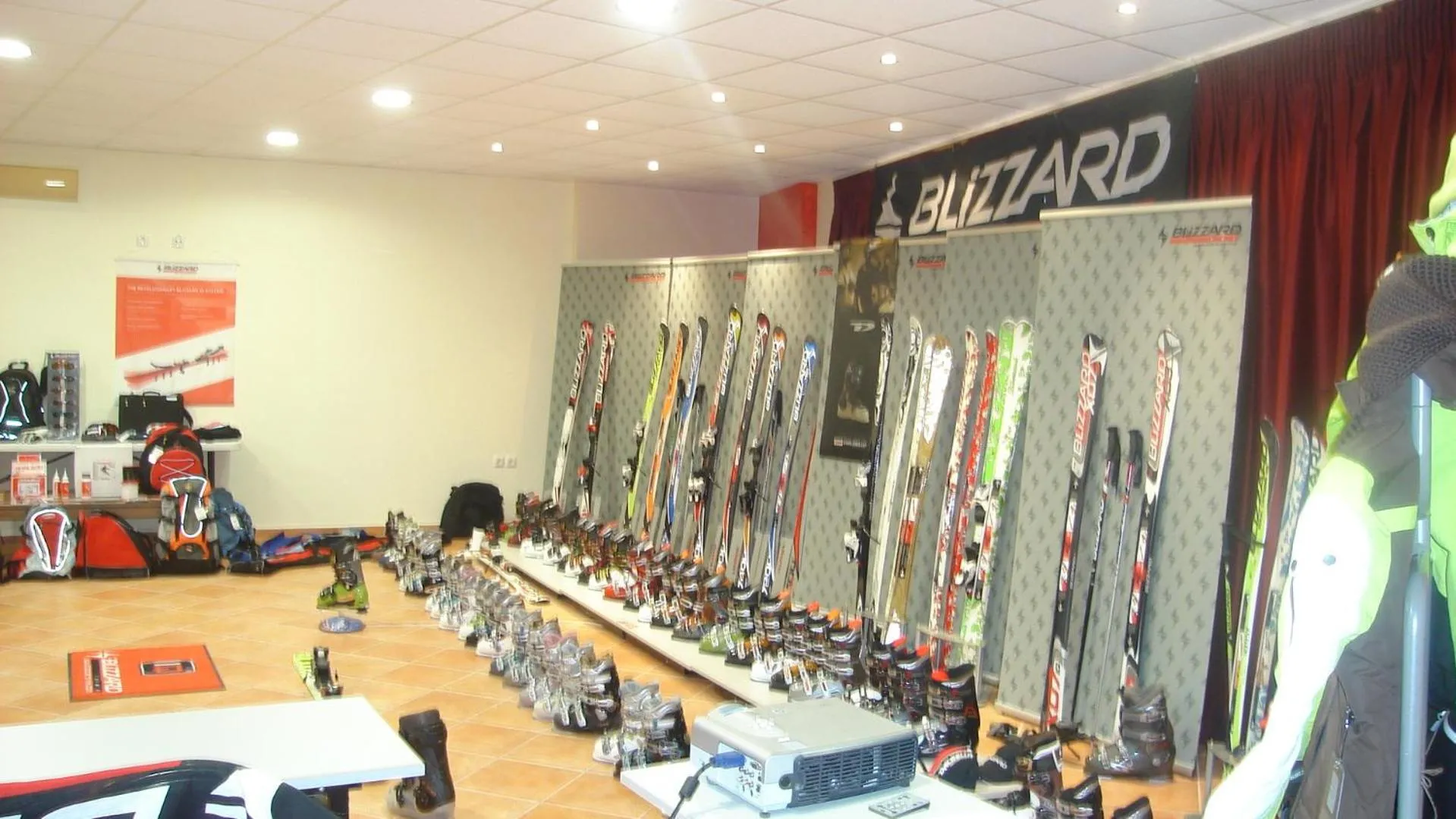 Ski School in Alpen House Hotel & Suites