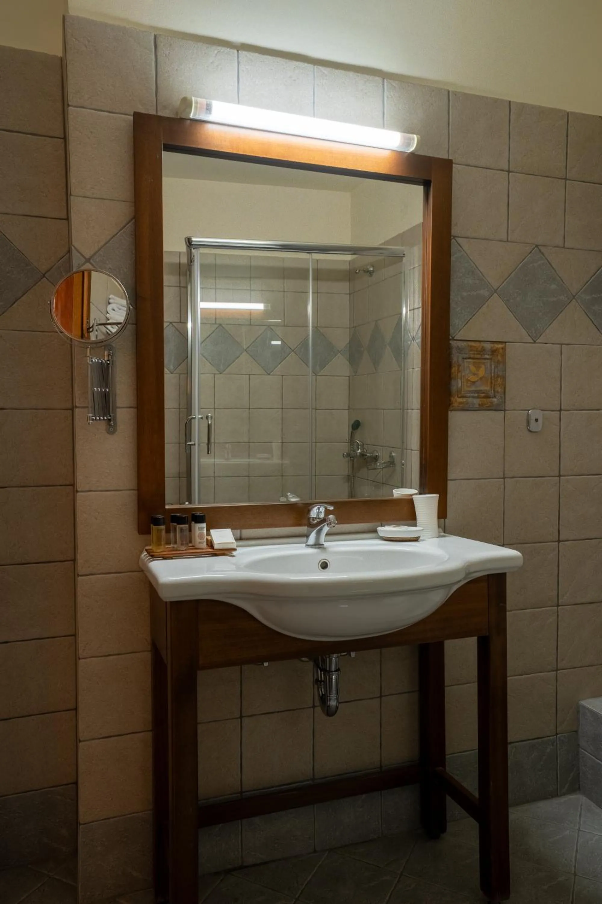 Alpen House Hotel & Suites