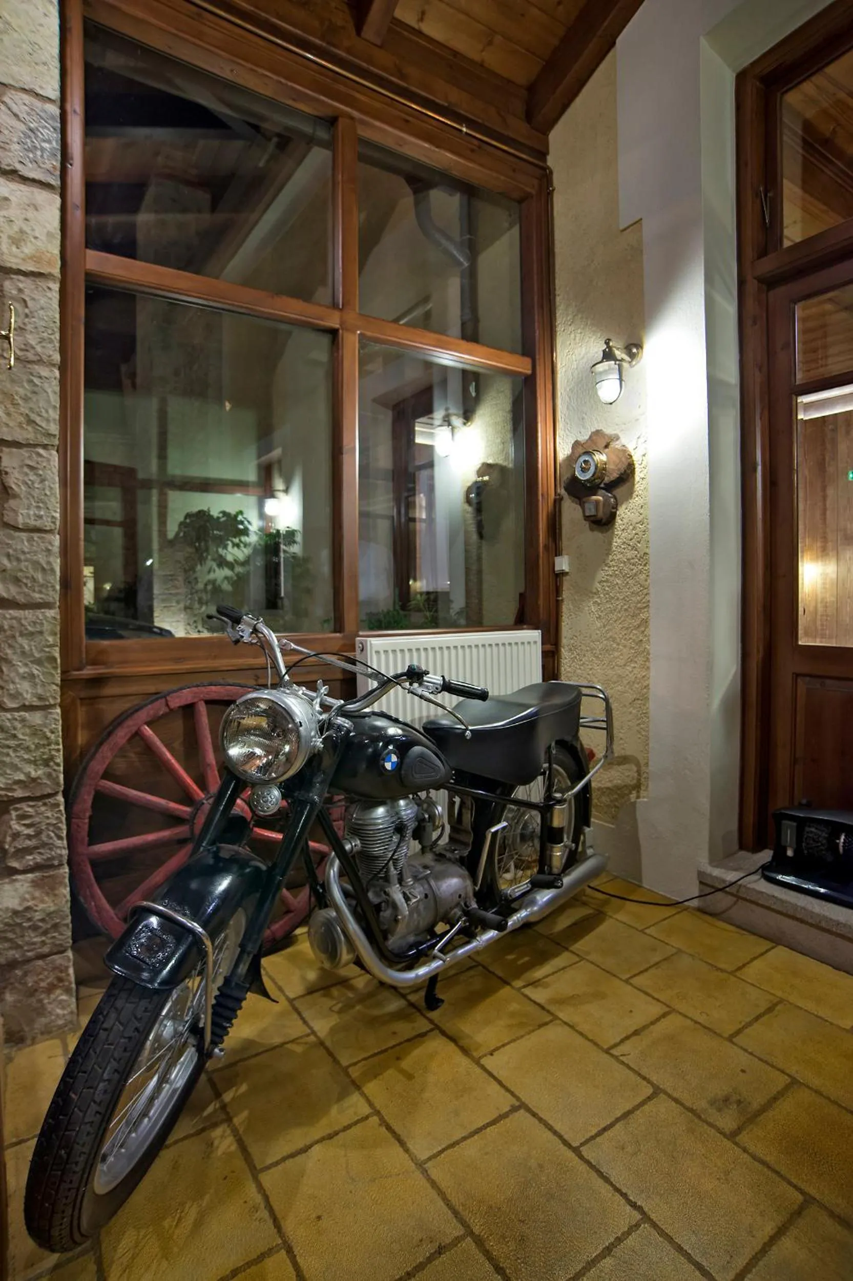 Alpen House Hotel & Suites