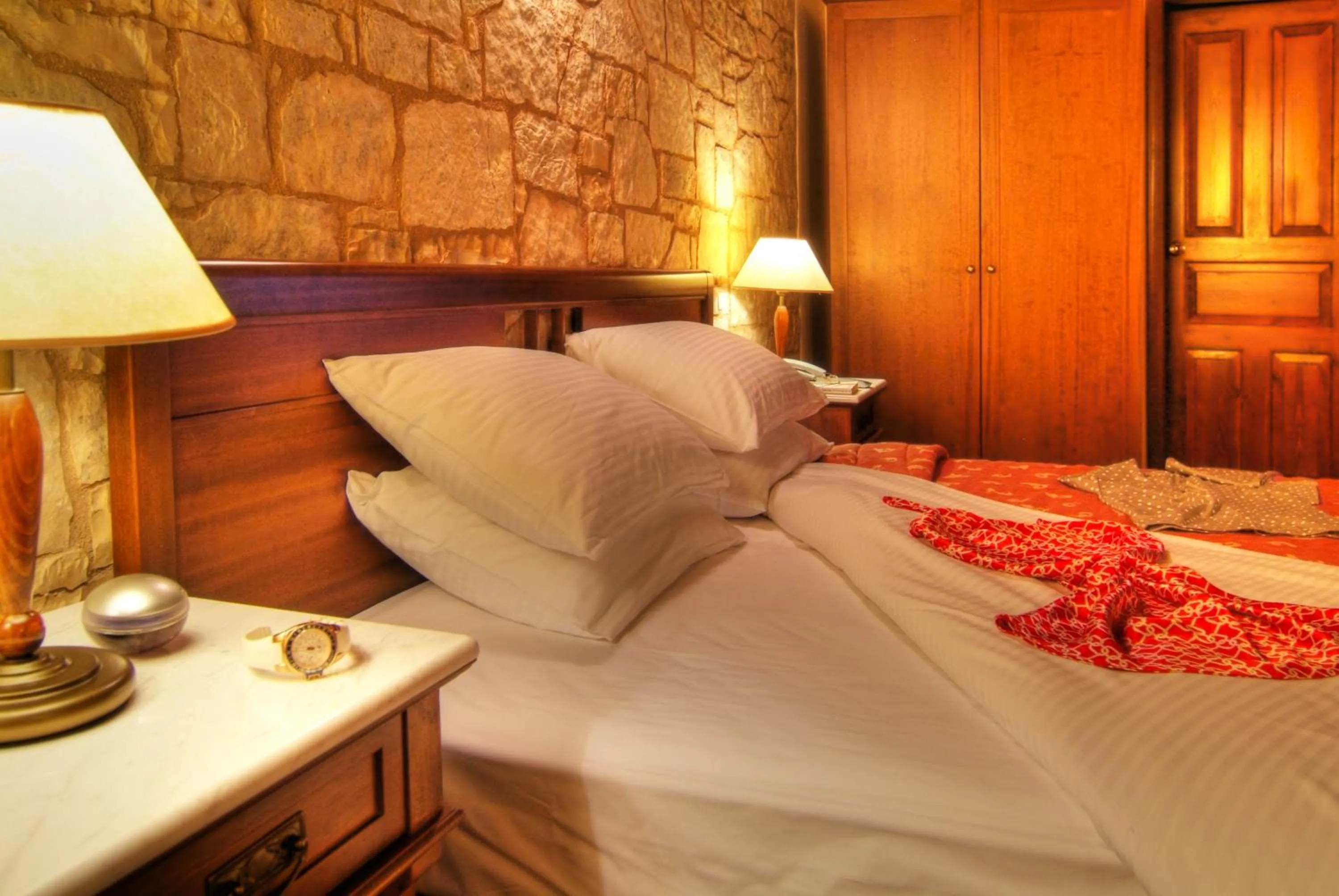 Bed in Alpen House Hotel & Suites
