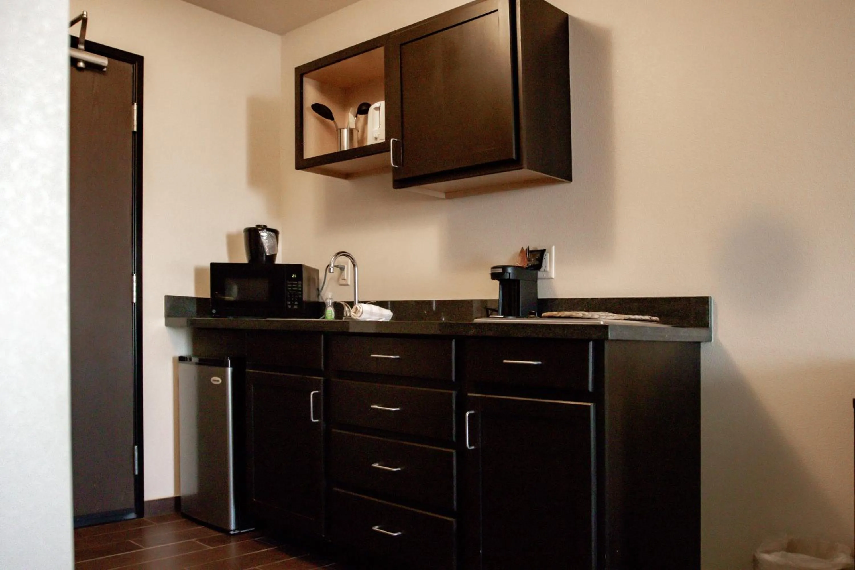 Black Gold Suites Stanley