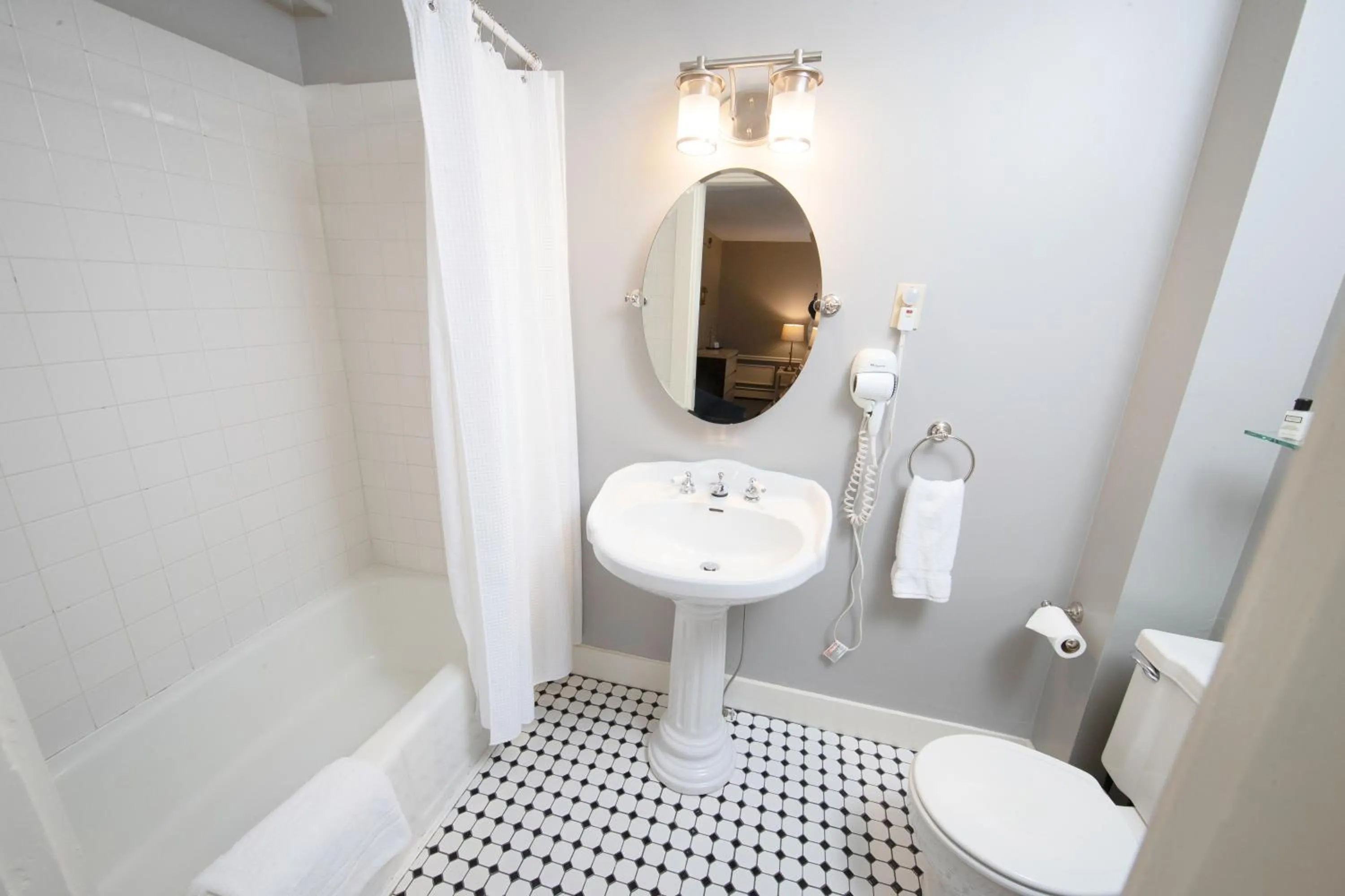 Bathroom in The New London Inn