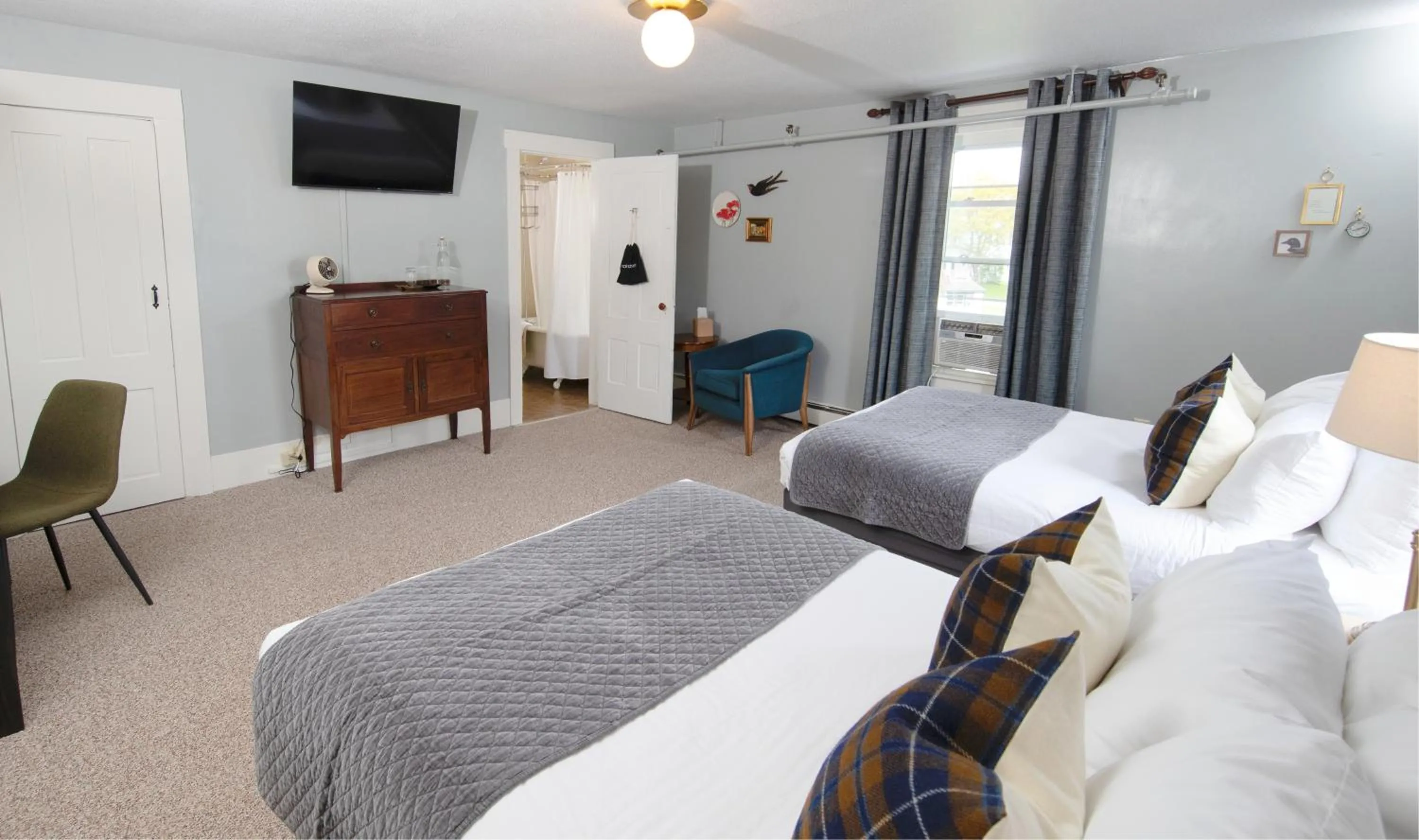 Bedroom, Bed in The New London Inn