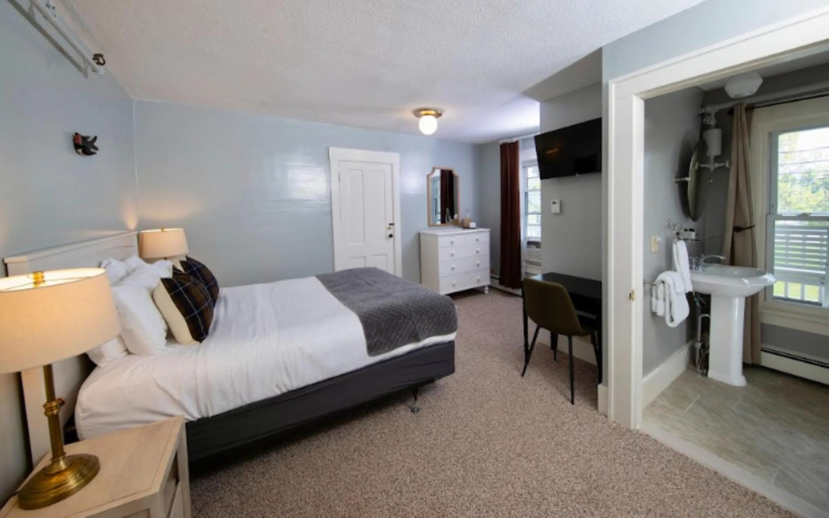 Bedroom, Bed in The New London Inn