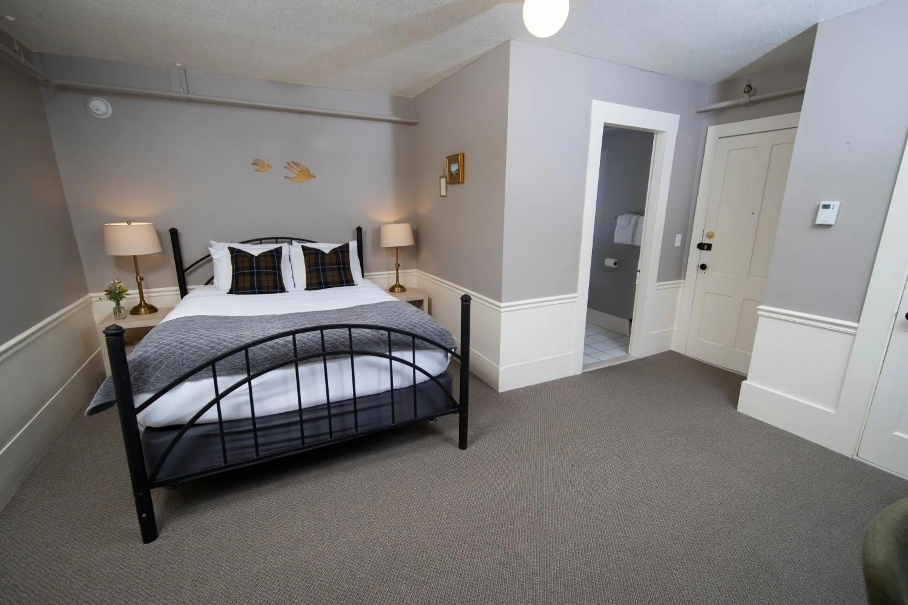 Bedroom, Bed in The New London Inn