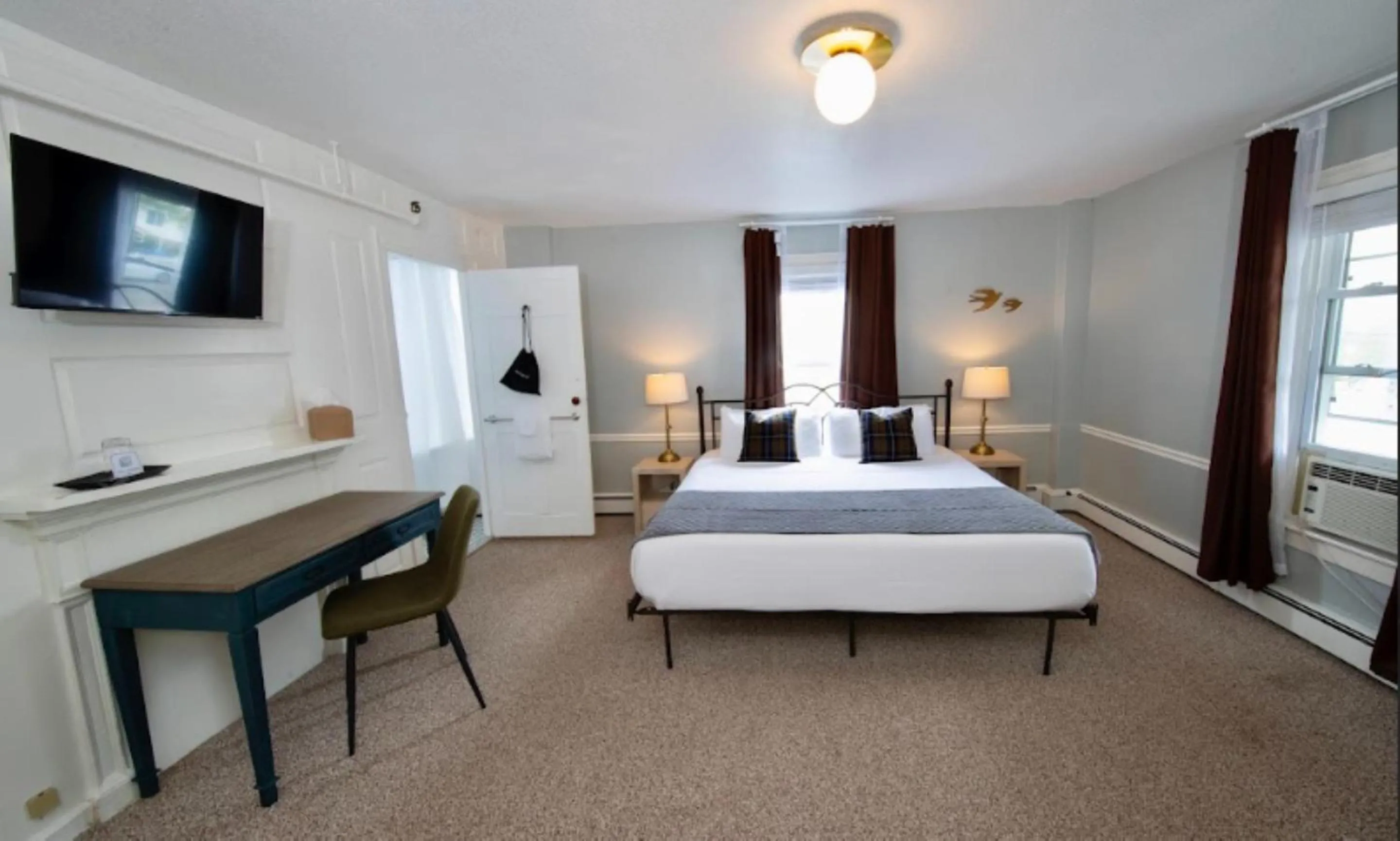 Bedroom, Bed in The New London Inn