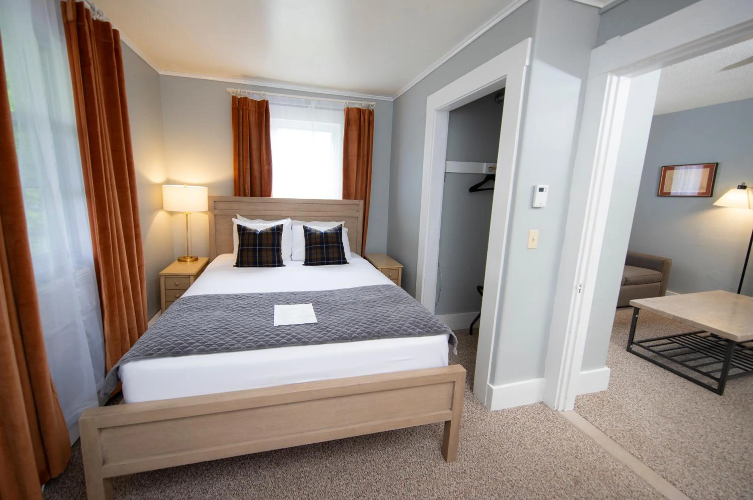 Bedroom, Bed in The New London Inn