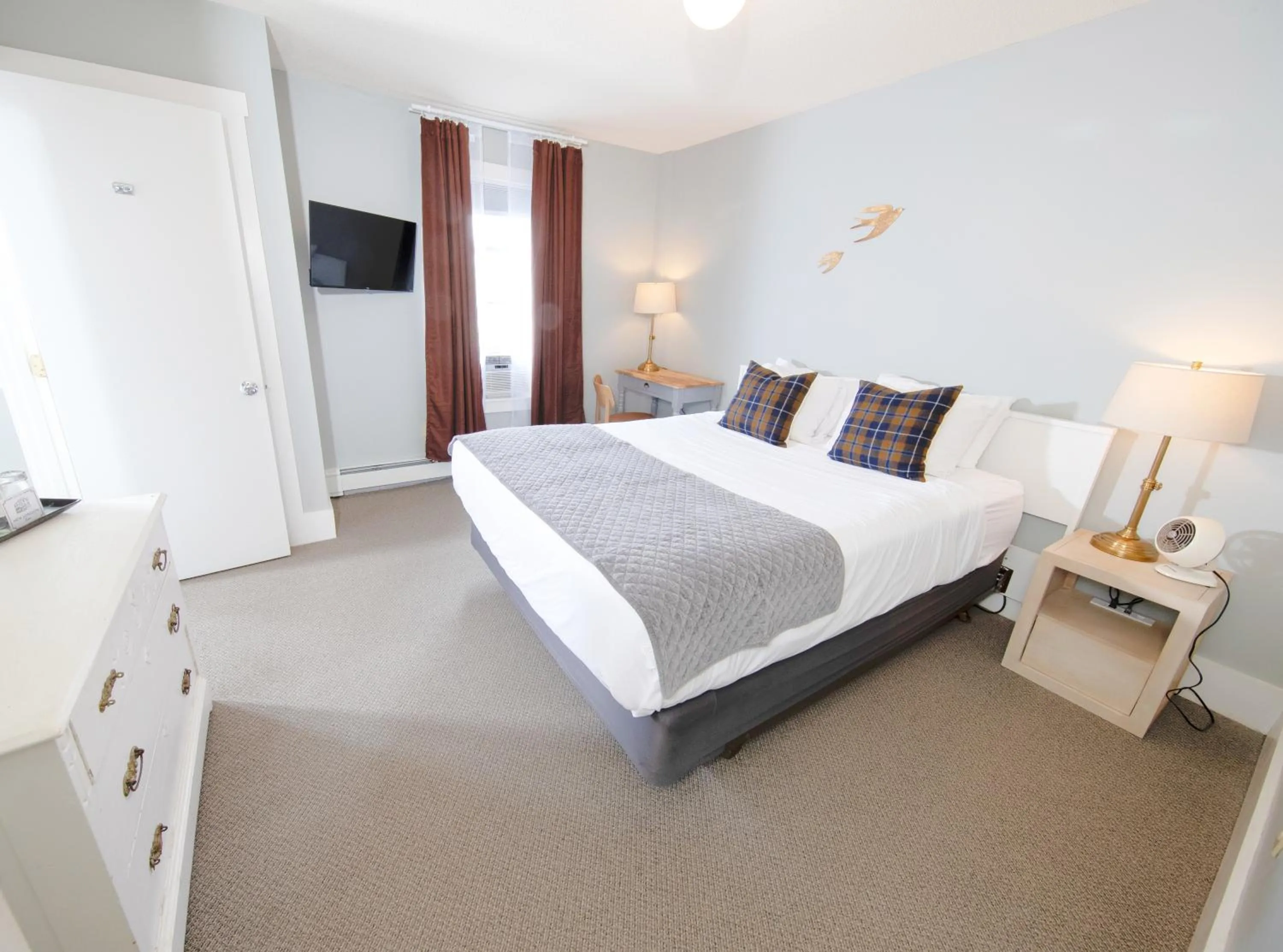 Bedroom, Bed in The New London Inn