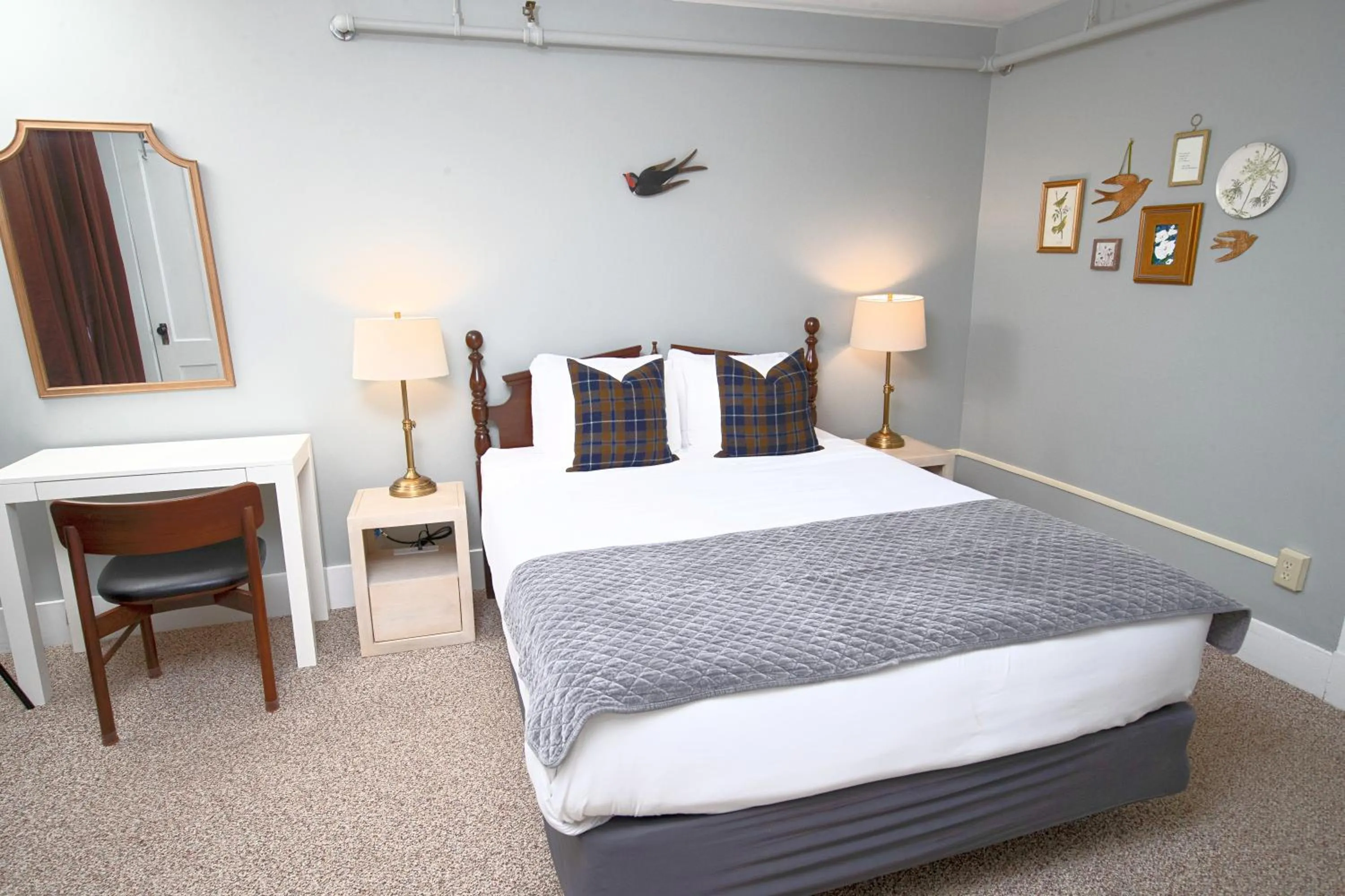 Bedroom, Bed in The New London Inn