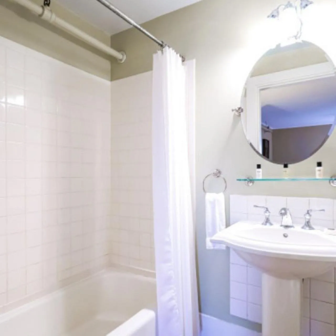 Bathroom in The New London Inn