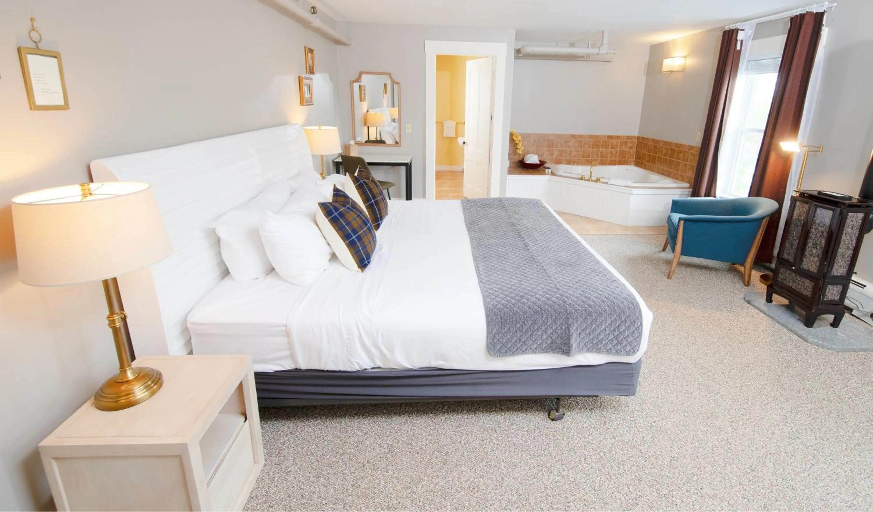Bedroom, Bed in The New London Inn