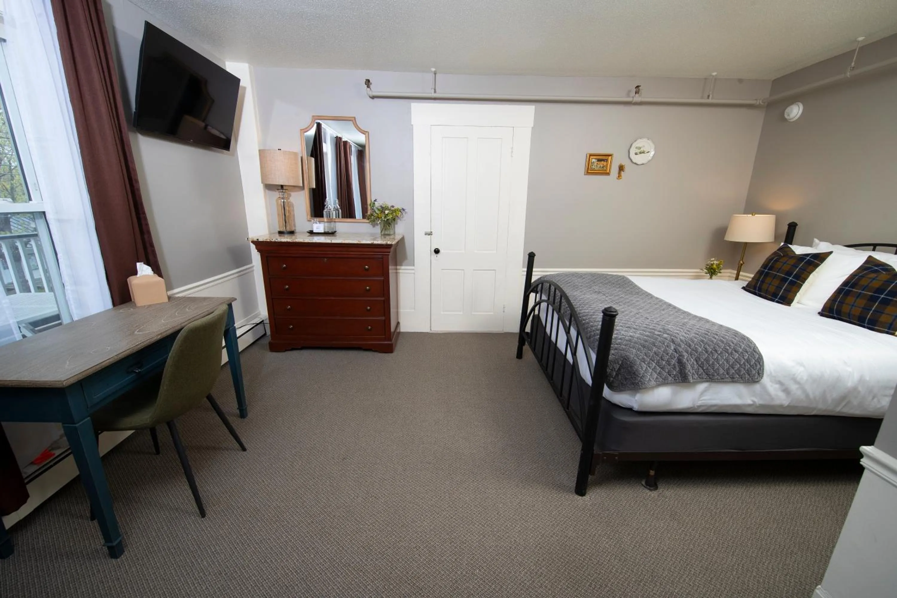 Bedroom, Bed in The New London Inn