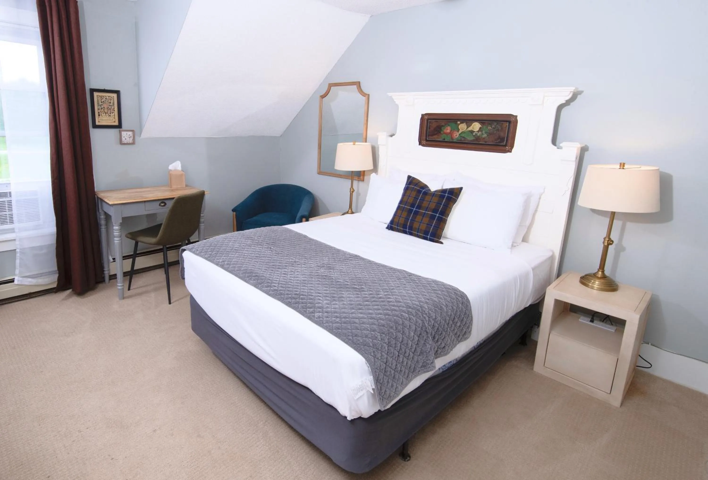 Bedroom, Bed in The New London Inn