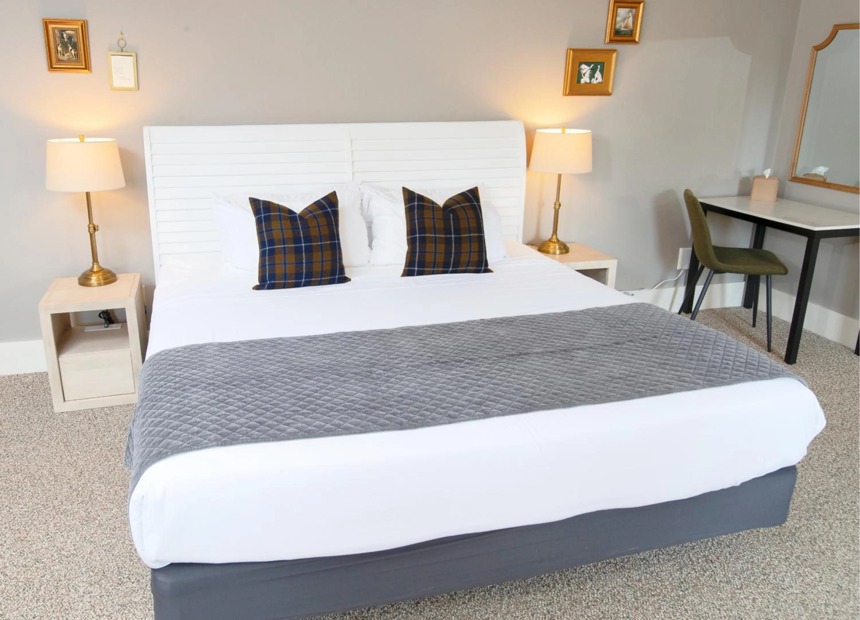 Bedroom, Bed in The New London Inn
