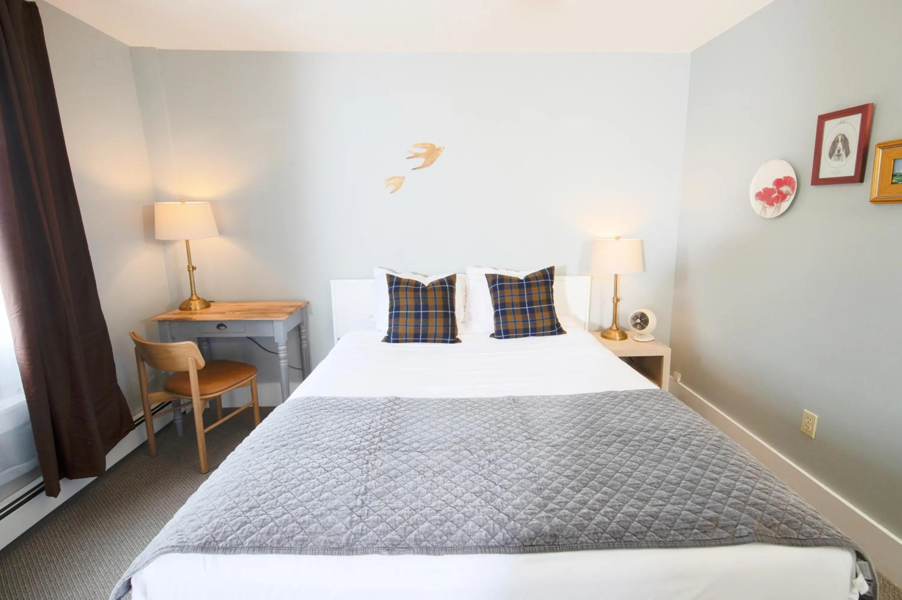 Bedroom, Bed in The New London Inn