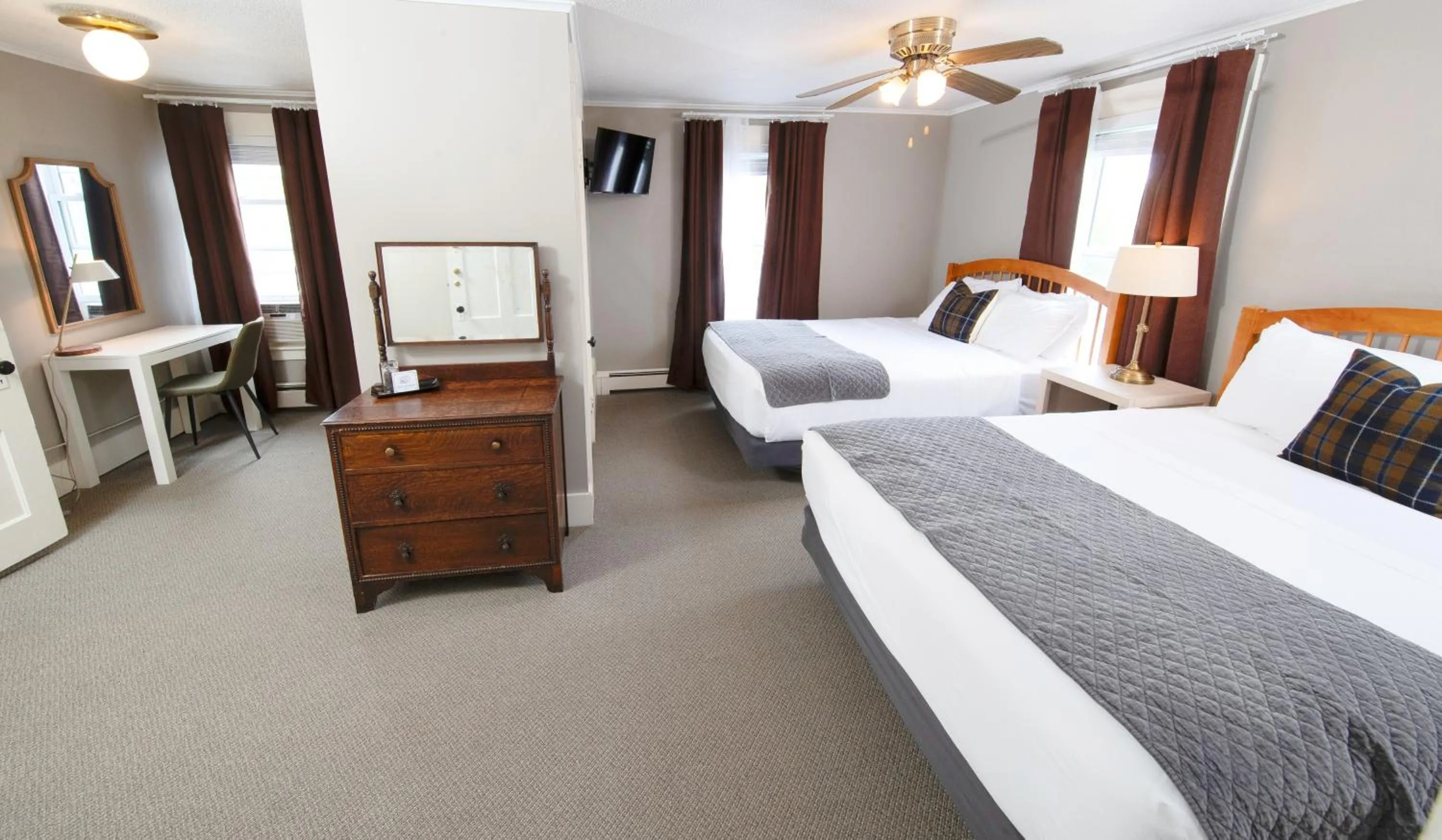 Bedroom, Bed in The New London Inn
