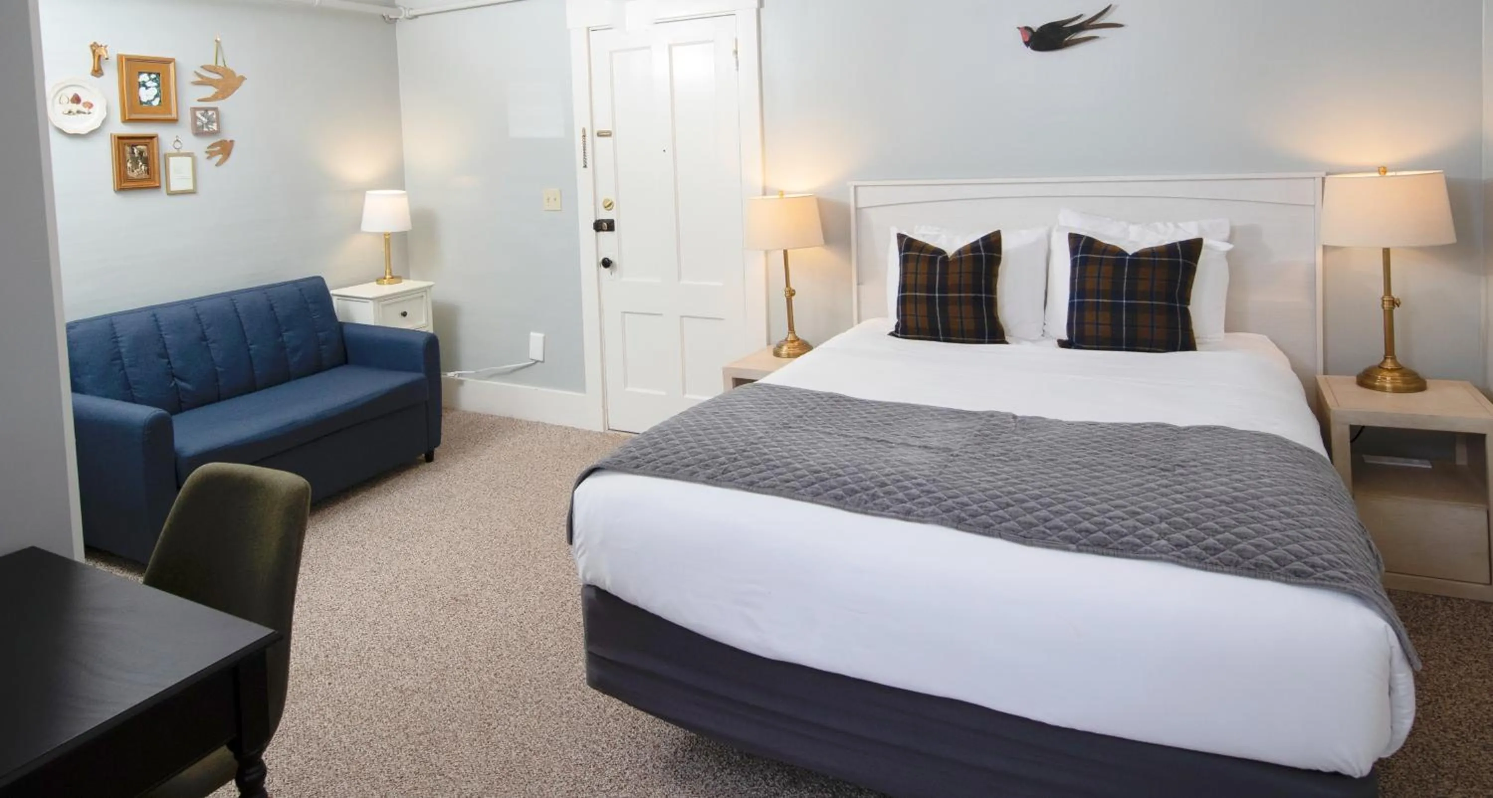 Bedroom, Bed in The New London Inn