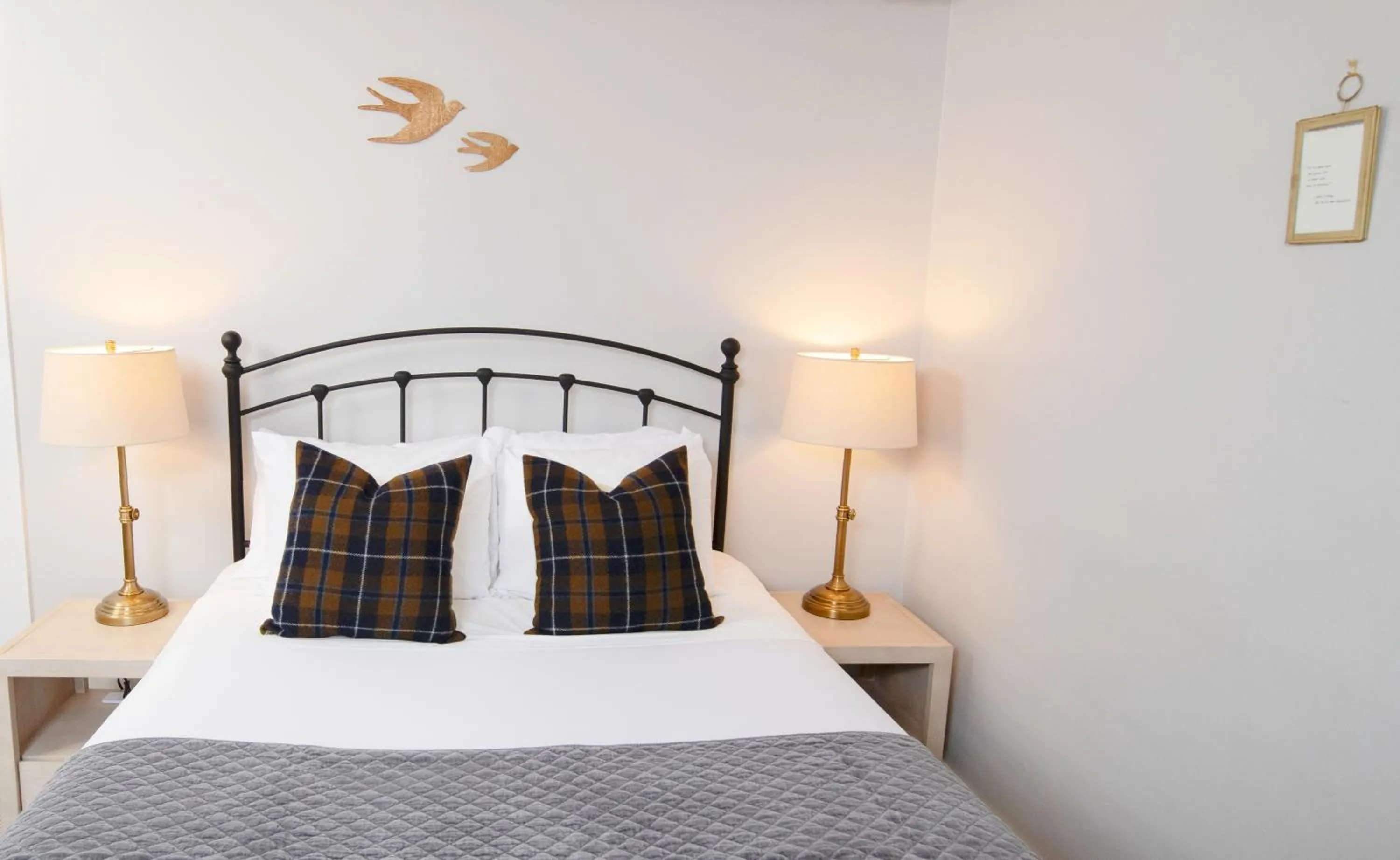 Bedroom, Bed in The New London Inn