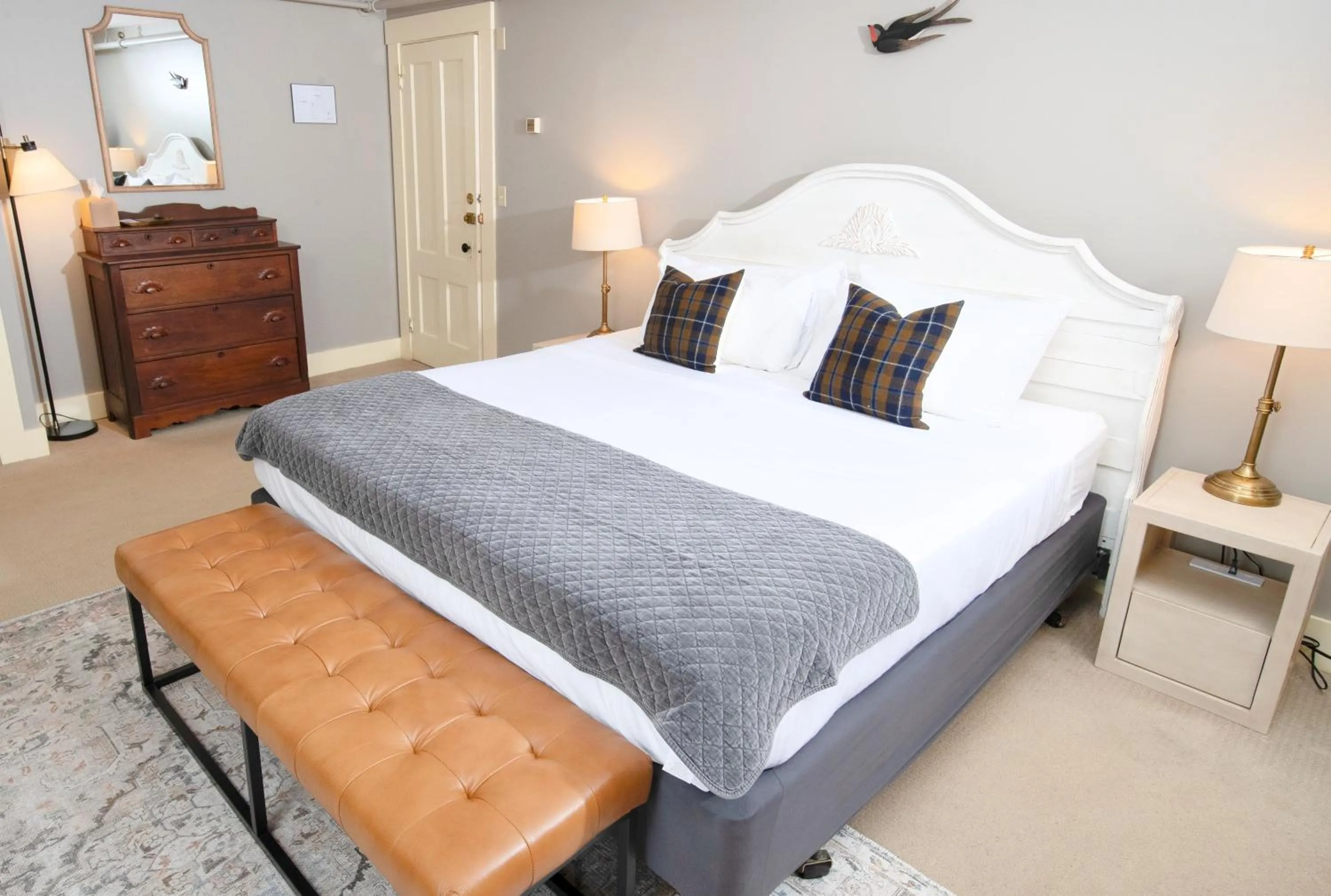 Bedroom, Bed in The New London Inn