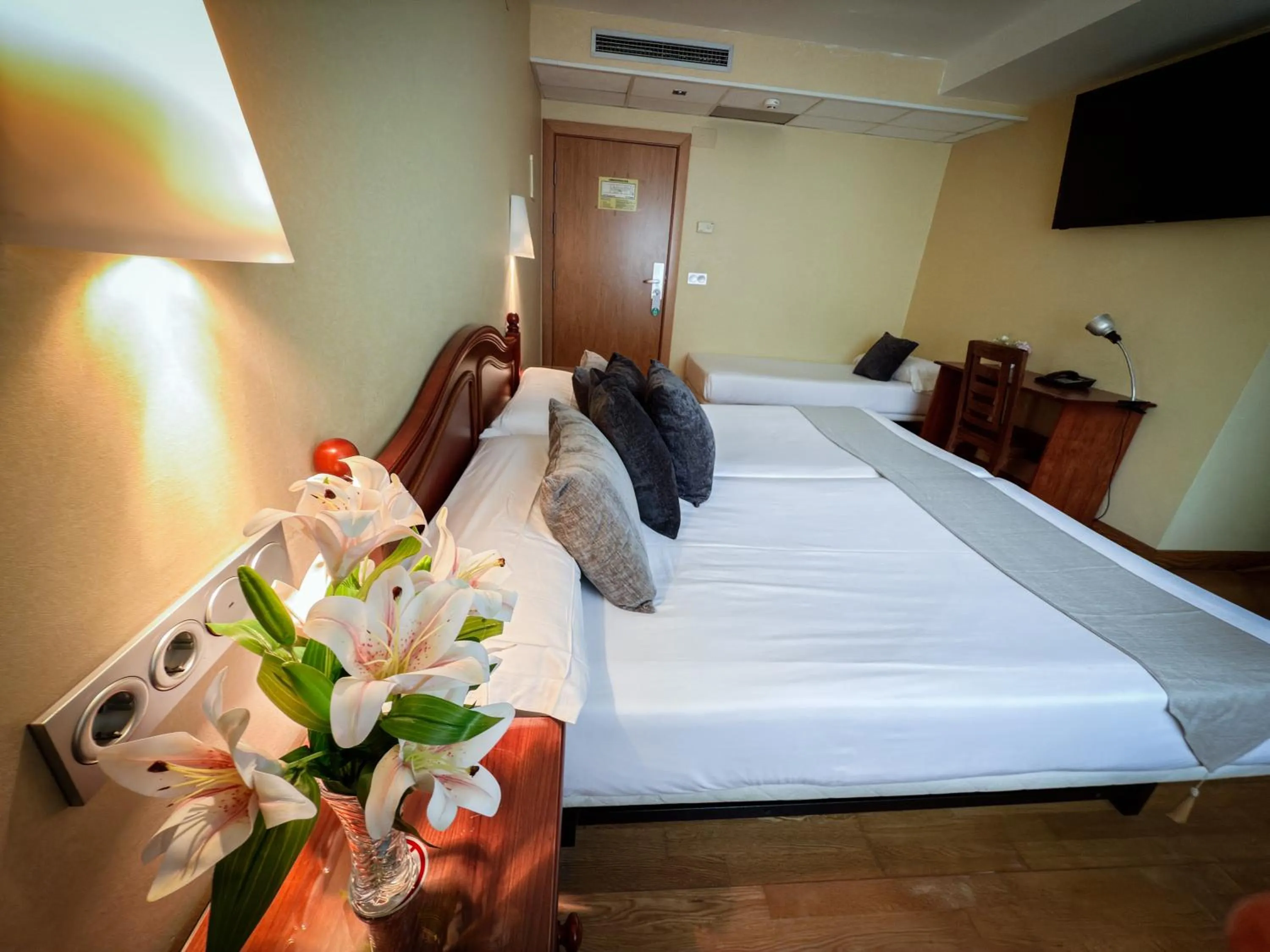 Bedroom, Bed in Hotel Villa De Ermua